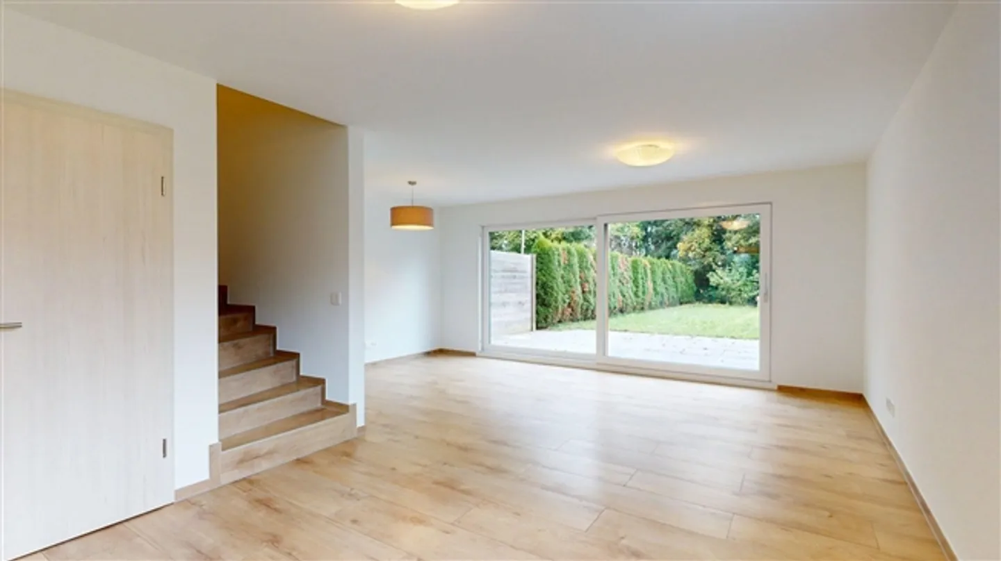 «Wunderschönes Reihenhaus mit großem Garten, ideal gelegen» - Foto 3 von 16