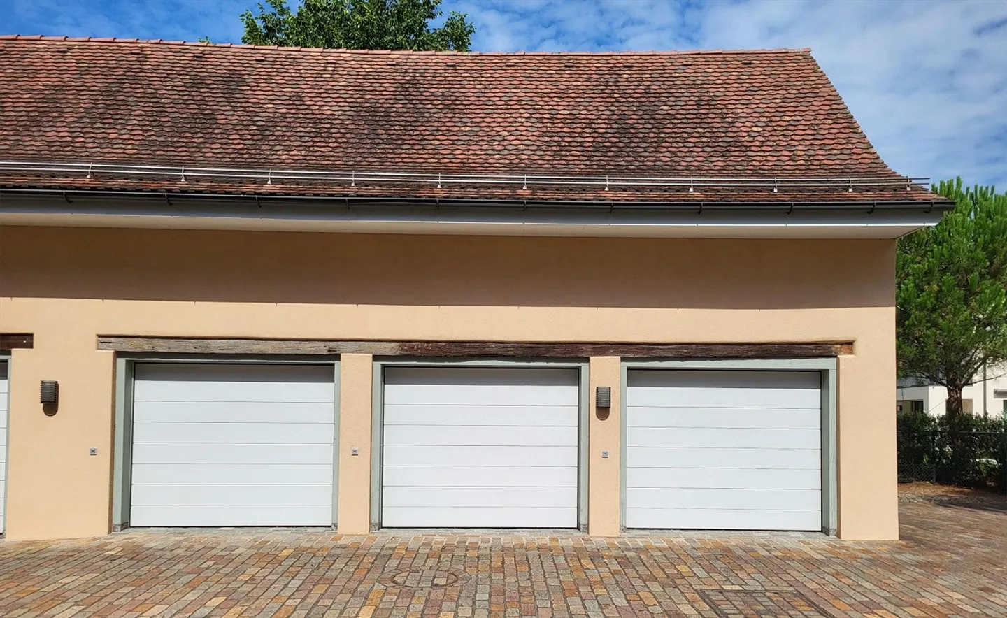 Lockable garage box for rent in the center of Altdorf - Photo 1 of 4