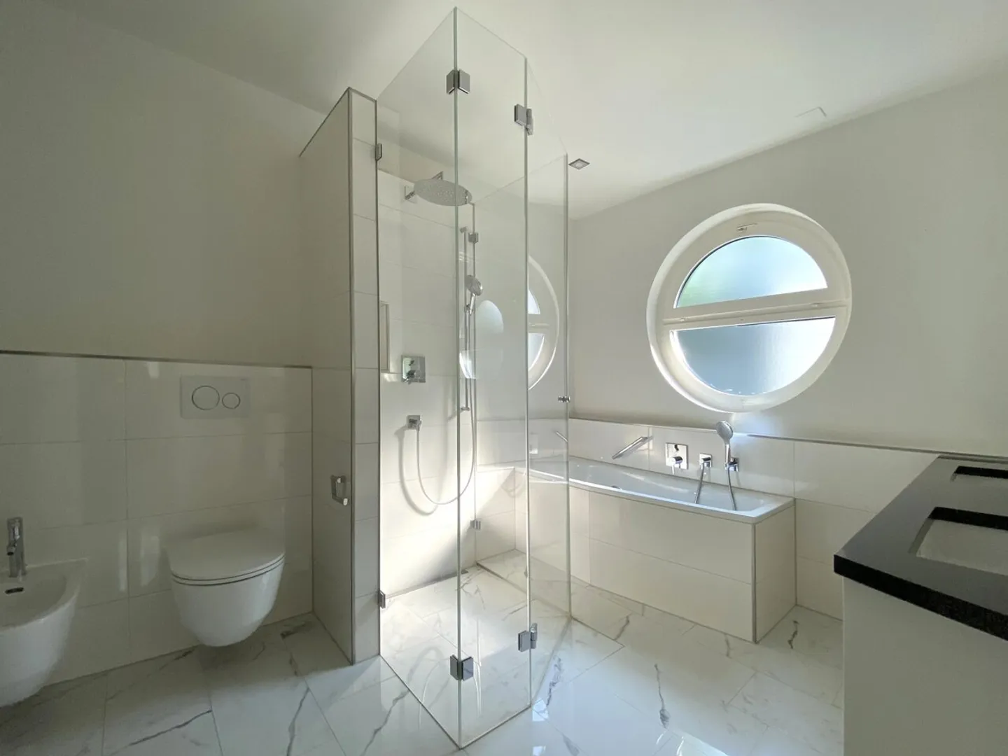 Modern 4.5-room apartment with air conditioning and AEH-PP - Photo 12 of 13