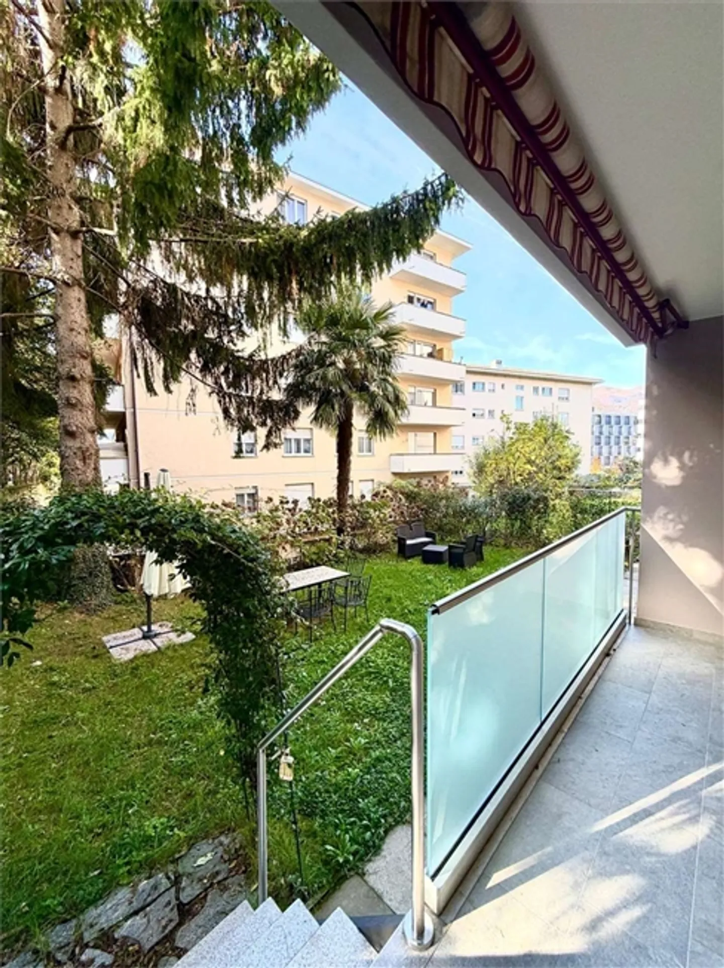 Élégance, Confort et un Jardin Privé de 200 m² - Photo 2 sur 10