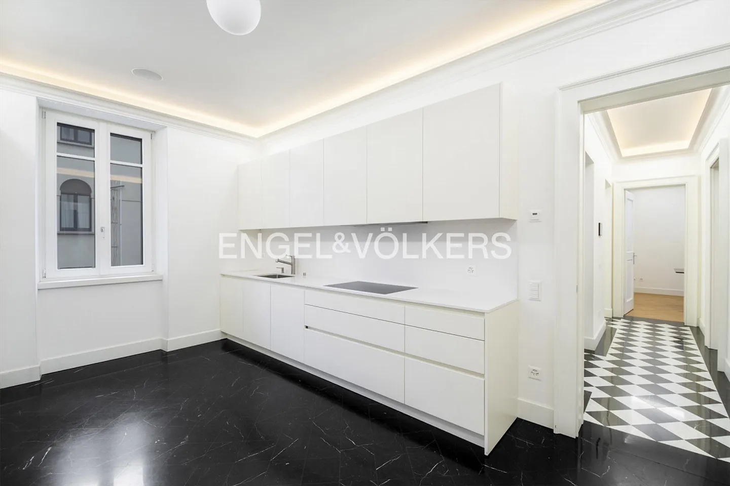 Renovated representative building in the center of Lugano - Photo 9 of 13