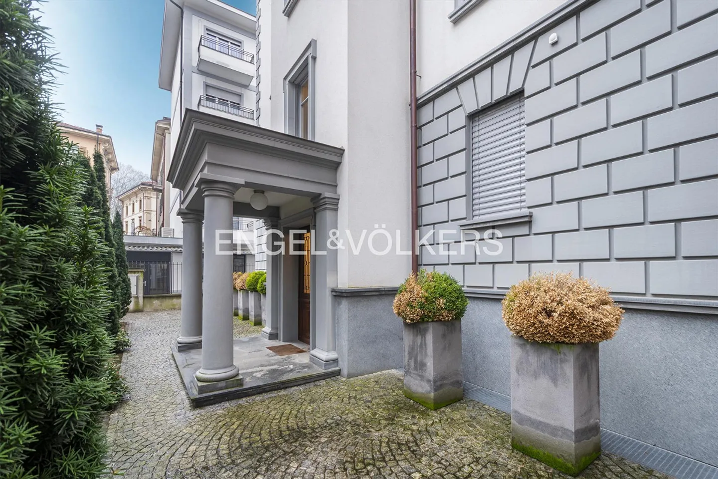 Renovated representative building in the center of Lugano - Photo 13 of 13