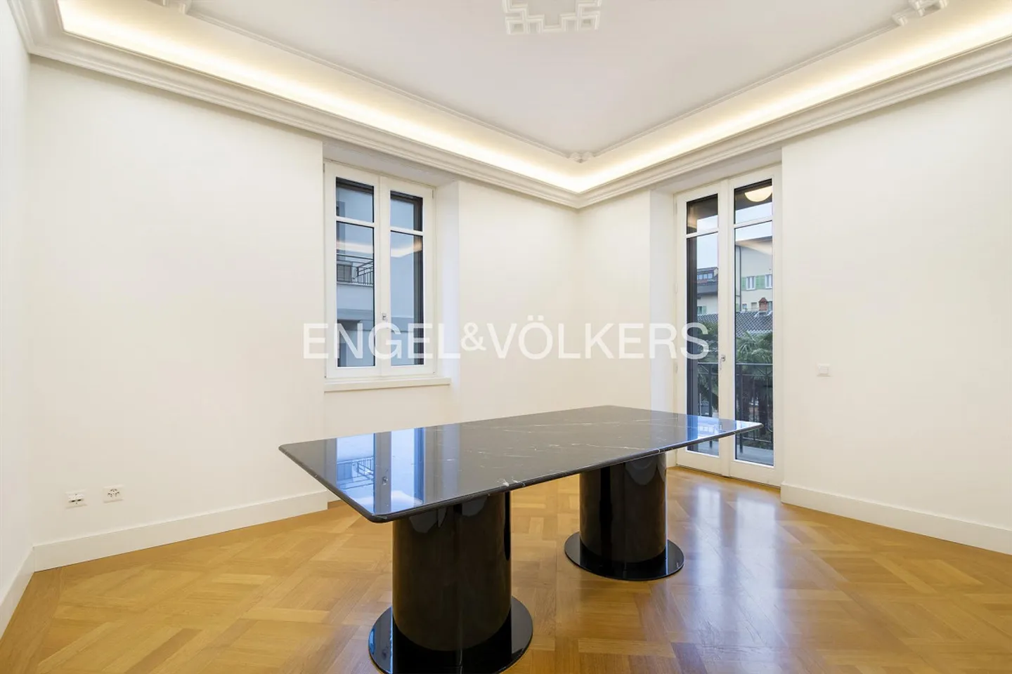 Renovated representative building in the center of Lugano - Photo 3 of 13
