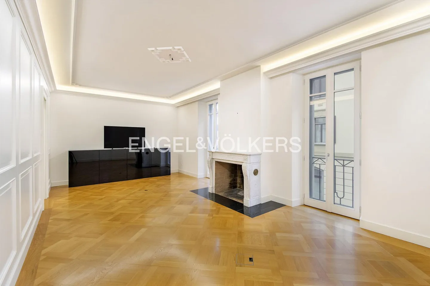 Renovated representative building in the center of Lugano - Photo 4 of 13