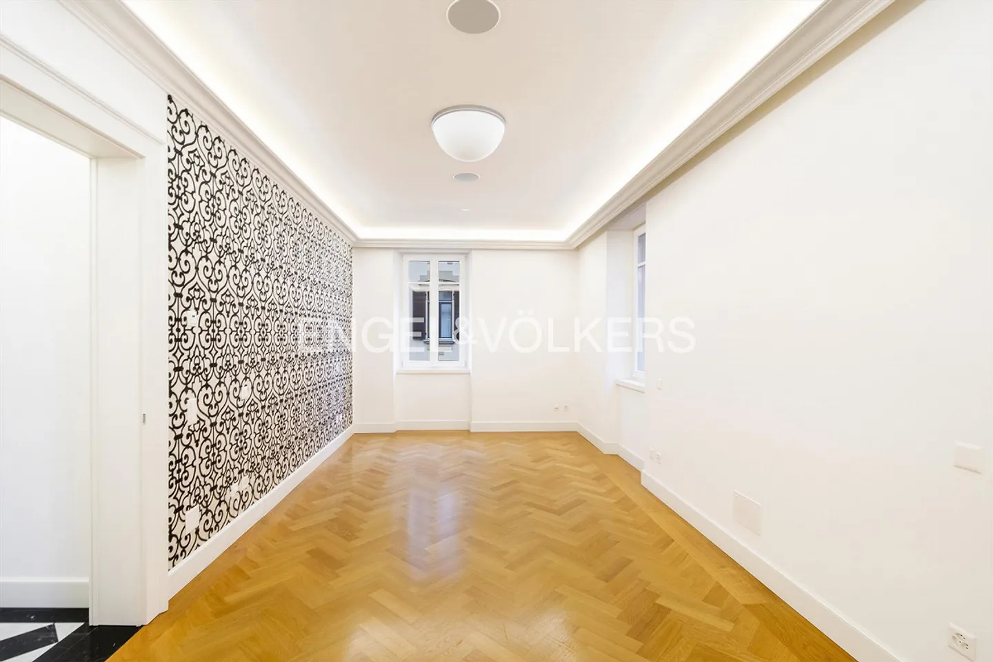 Renovated representative building in the center of Lugano - Photo 7 of 13