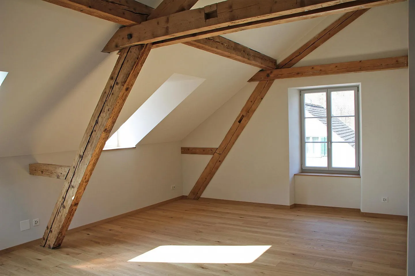 Appartamento 3 camere accogliente e conveniente in mansarda - Foto 2 di 4