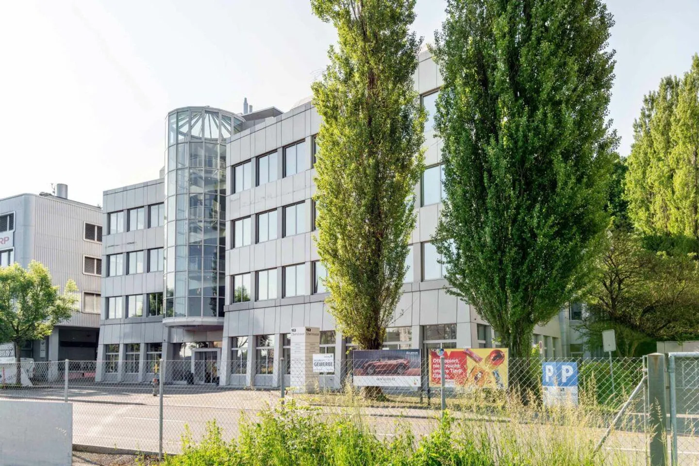 Espace pour la croissance dans un environnement commercial durable, innovant et central... - Photo 1 sur 9