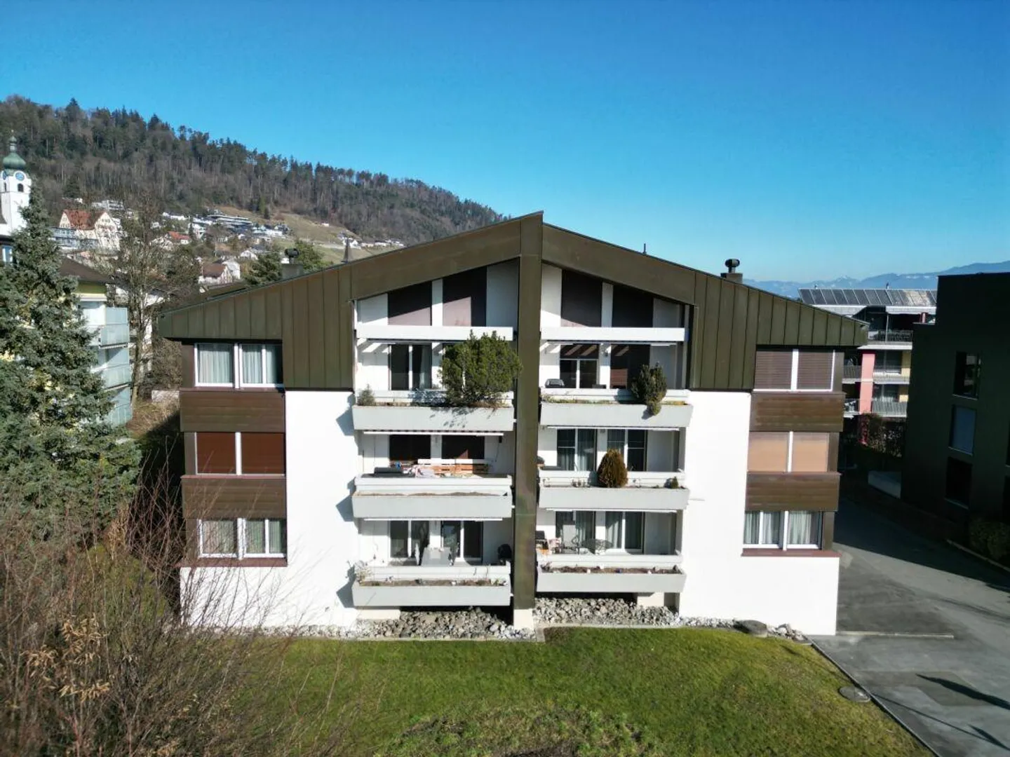 Charmante Dachwohnung in ruhiger Lage - Foto 3 von 15