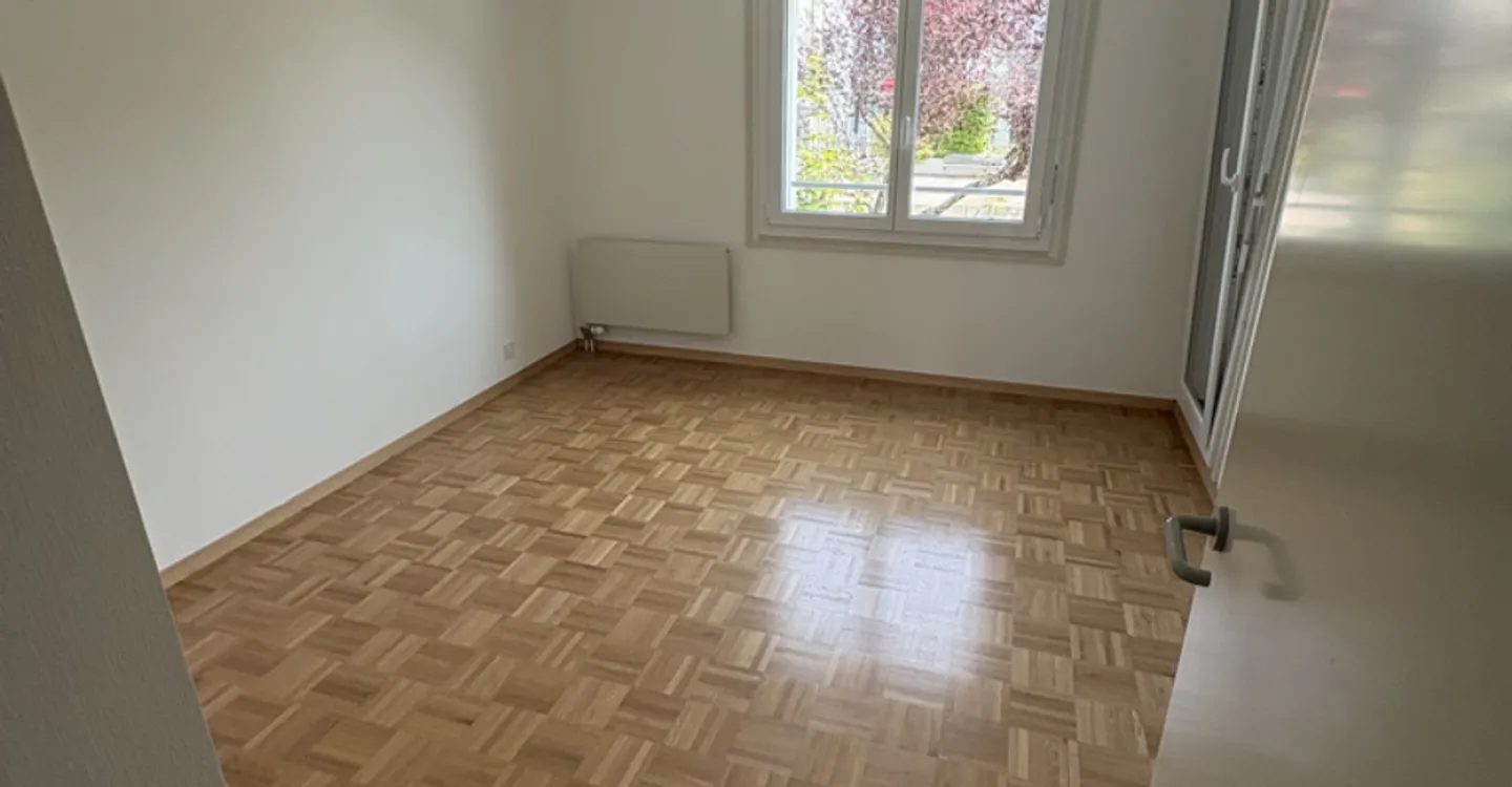 Schöne Wohnung in der Nähe von Geschäften und Schulen - Foto 3 von 8
