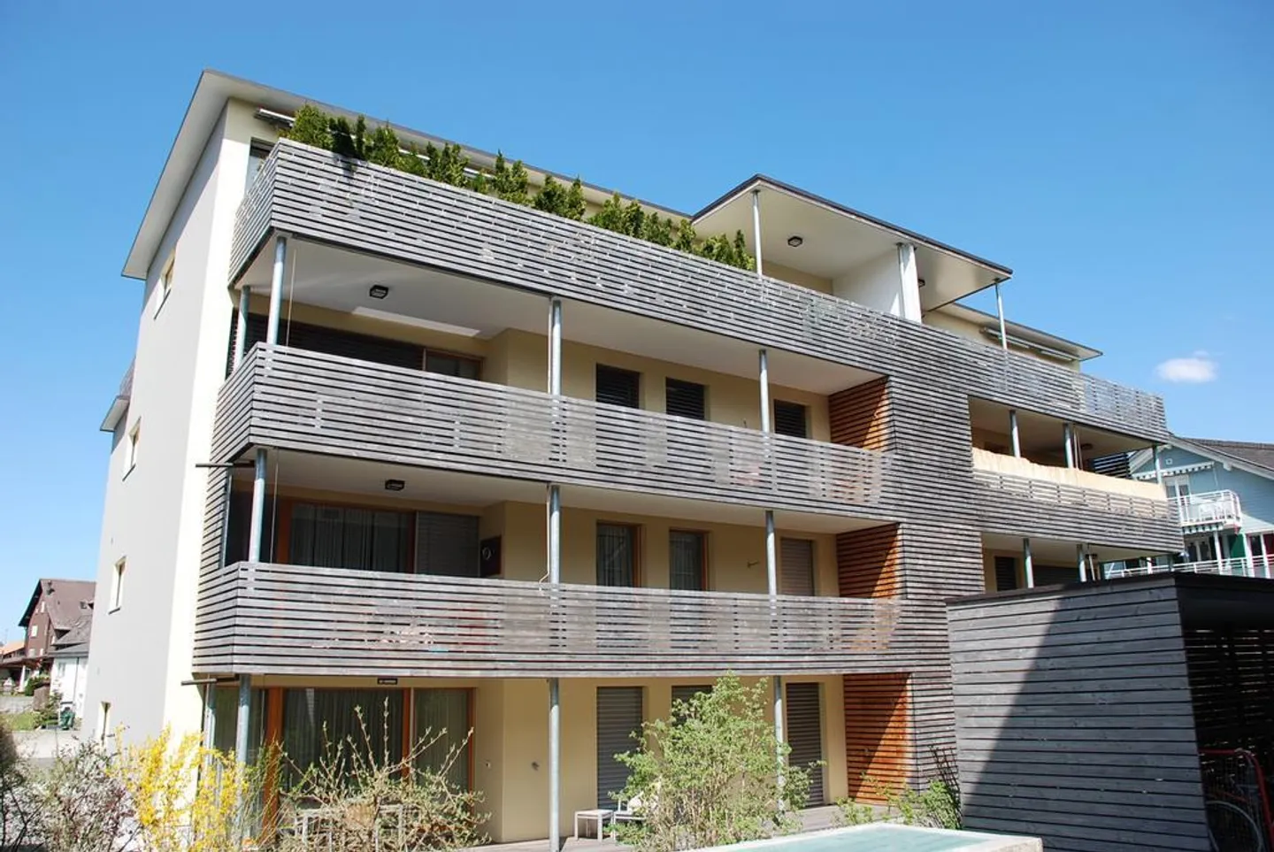 Appartamento situato in una zona tranquilla in un quartiere familiare con un ampio spazio esterno - Foto 1 di 12