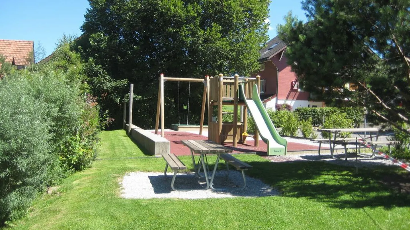 Appartamento situato in una zona tranquilla in un quartiere familiare con un ampio spazio esterno - Foto 11 di 12