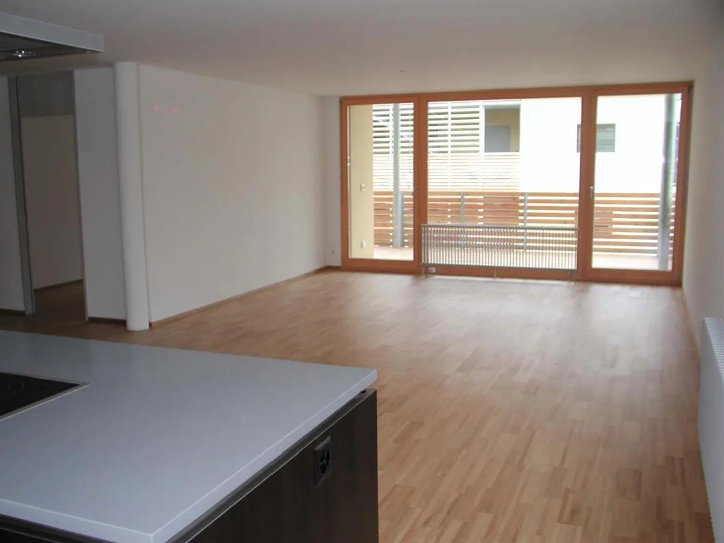 Appartamento situato in una zona tranquilla in un quartiere familiare con un ampio spazio esterno - Foto 2 di 12