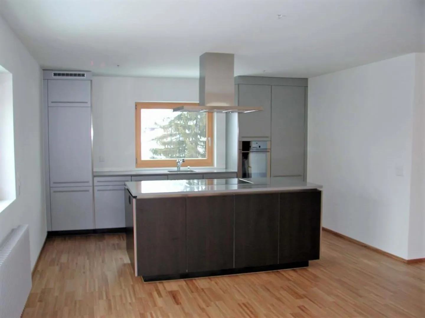 Appartamento situato in una zona tranquilla in un quartiere familiare con un ampio spazio esterno - Foto 3 di 12