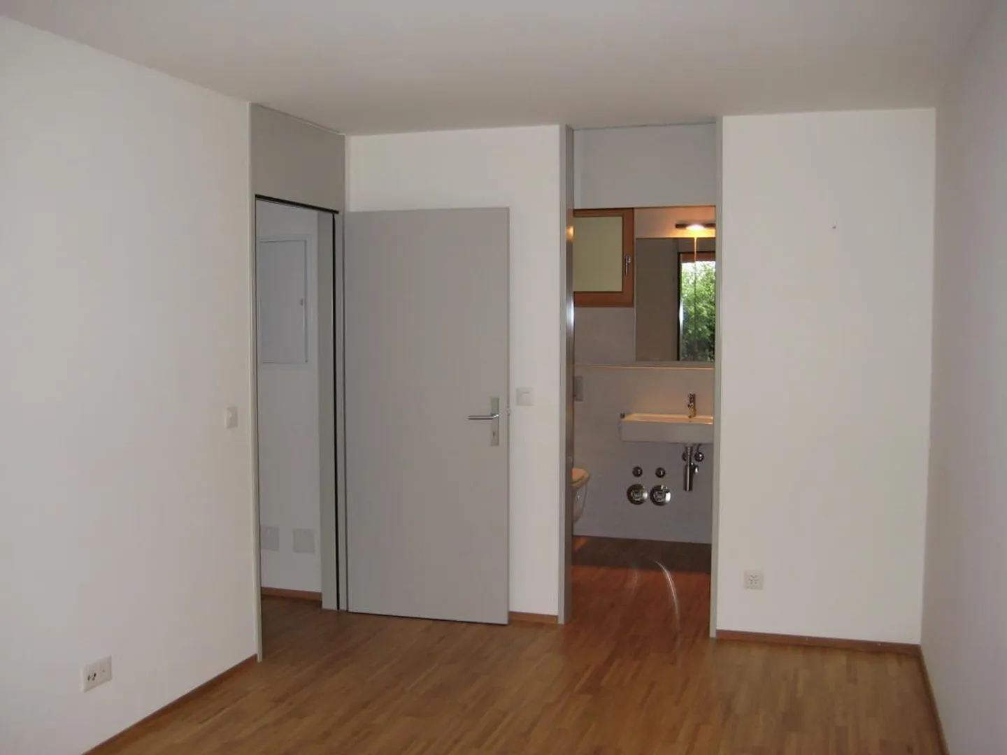 Appartamento situato in una zona tranquilla in un quartiere familiare con un ampio spazio esterno - Foto 7 di 12