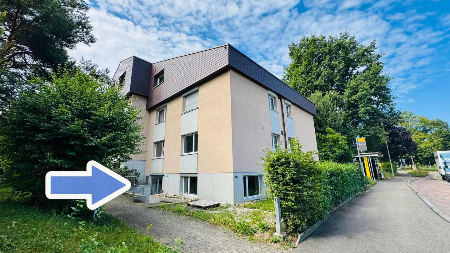 90 m² di spazio commerciale al piano terra, dal 1.2.2026, affitto CHF 1'500.- incl. spese o acquisto circa CHF 350'000.- - Foto 1 di 10