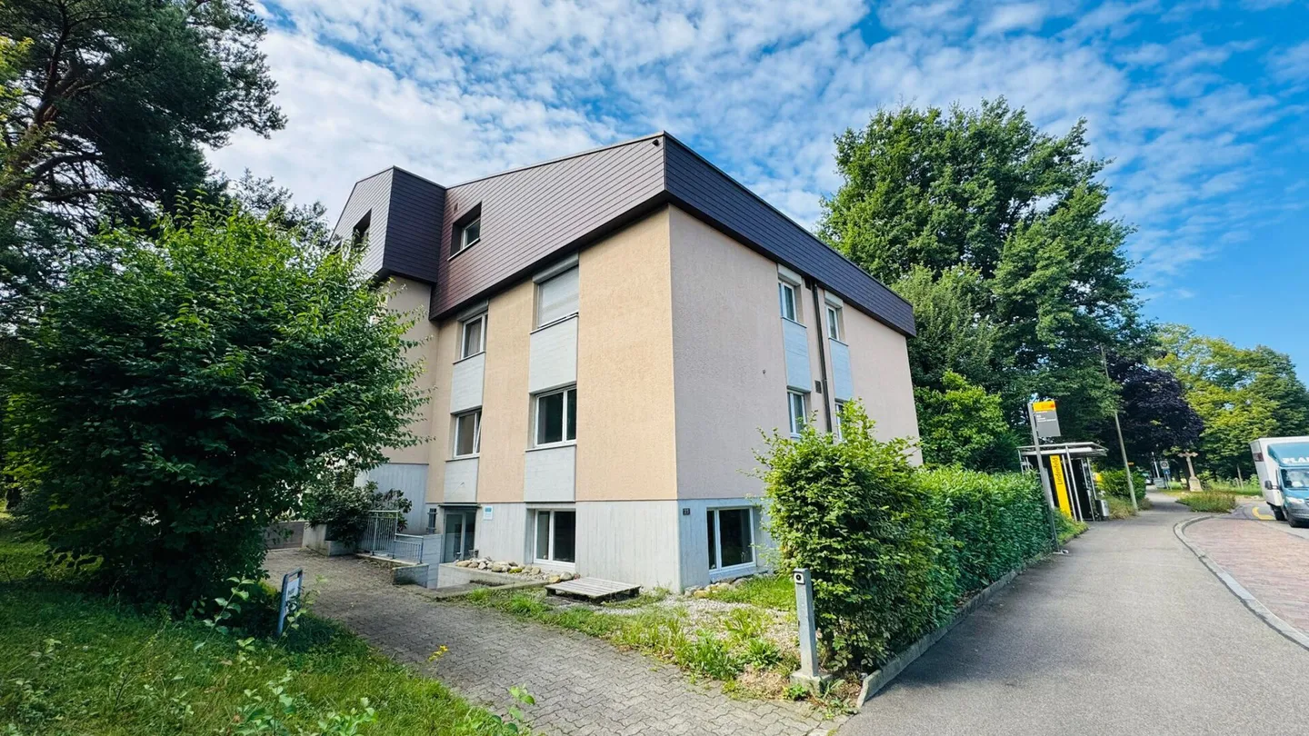 90 m² di spazio commerciale al piano terra, dal 1.2.2026, affitto CHF 1'500.- incl. spese o acquisto circa CHF 350'000.- - Foto 2 di 10