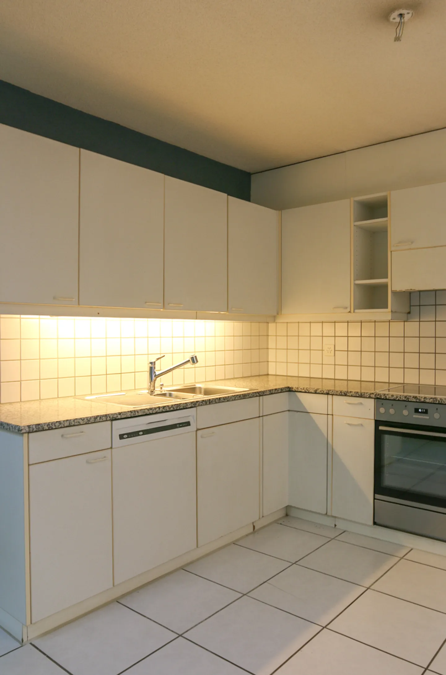 In vendita in posizione centrale, appartamento di 5½ locali - da ristrutturare - Foto 3 di 15