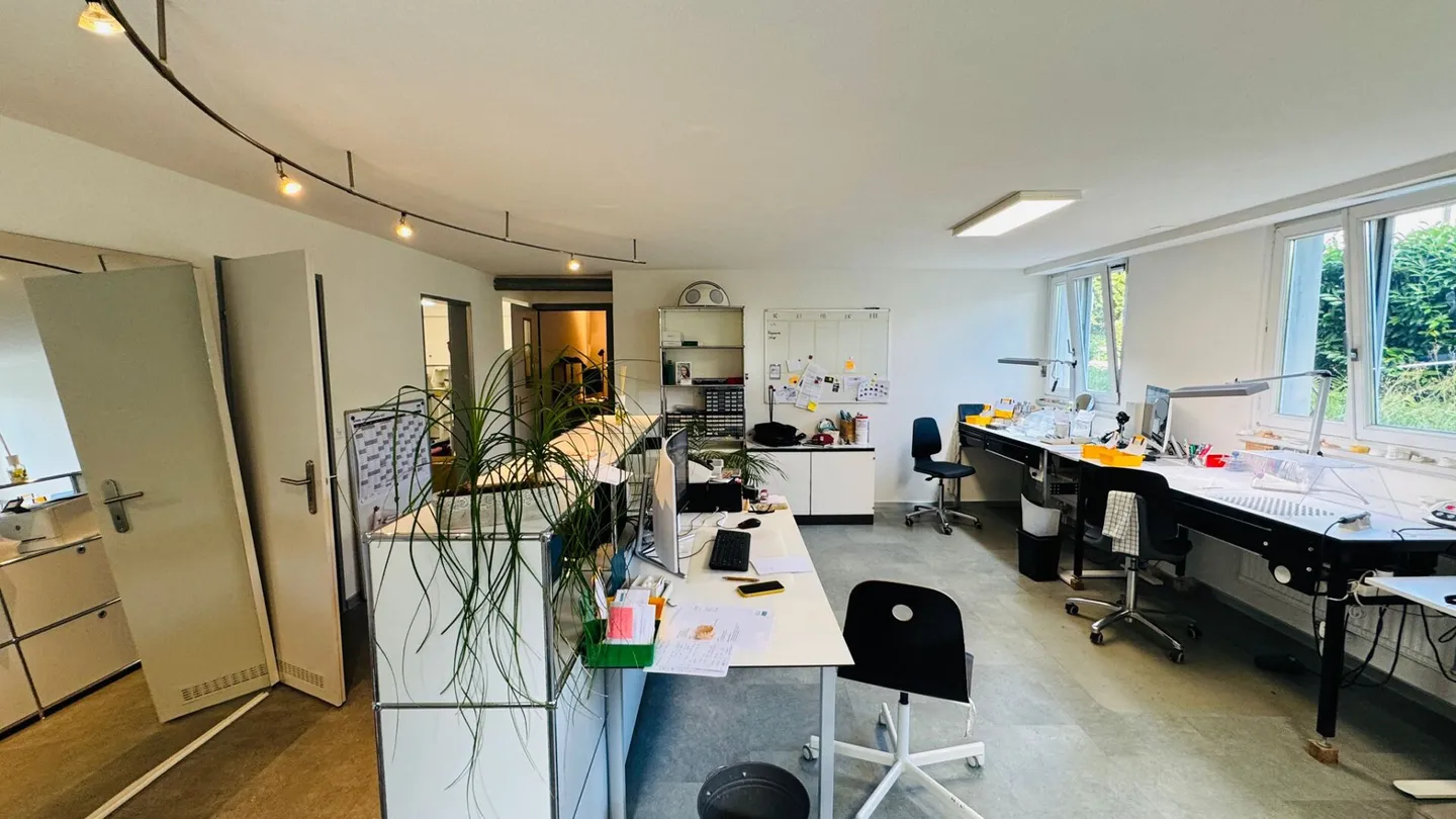 90 m² di spazio commerciale al piano terra, dal 1.2.2026, affitto CHF 1'500.- incl. spese o acquisto circa CHF 350'000.- - Foto 5 di 10