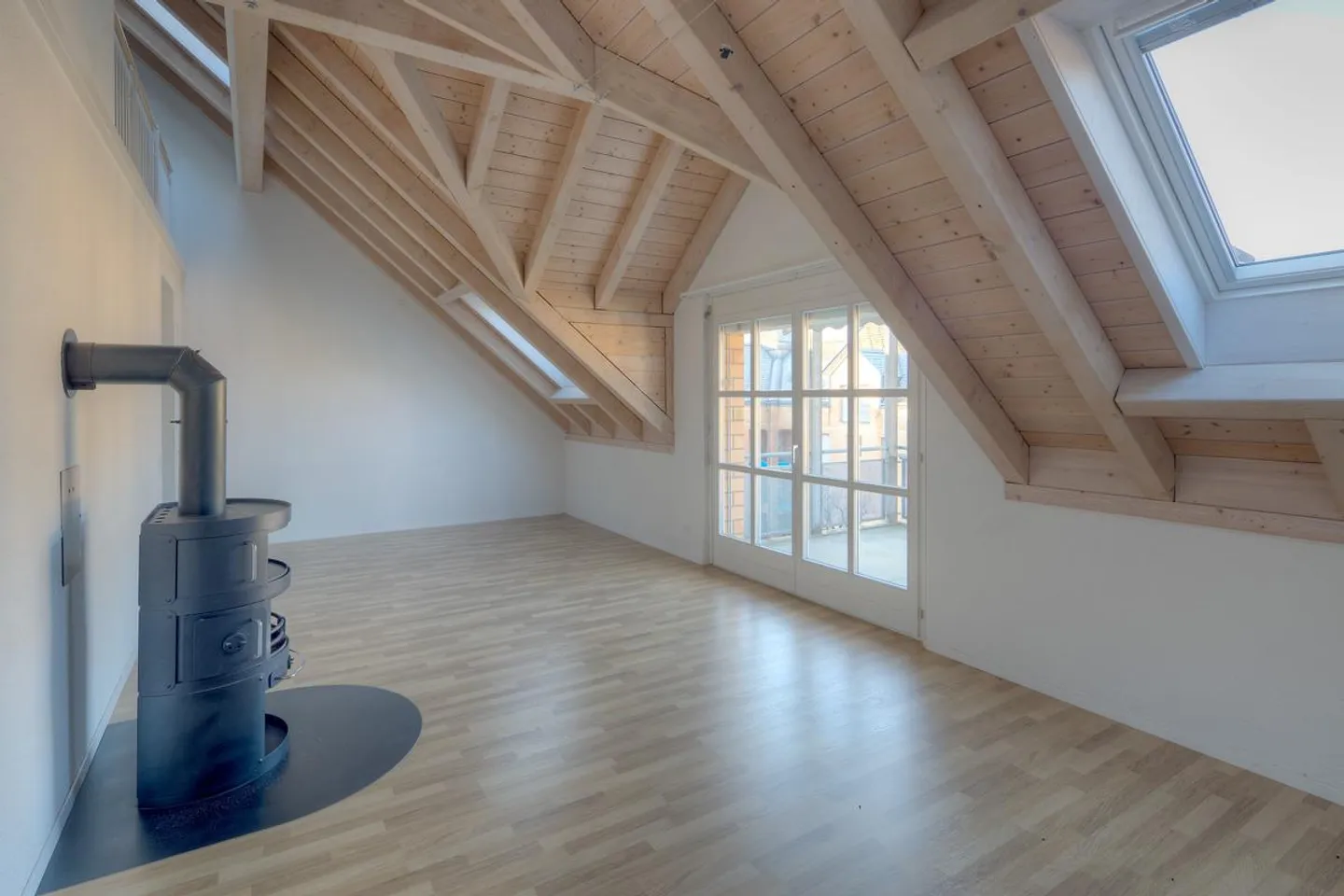 Geräumige Wohnung mit Galerie - Foto 2 von 10