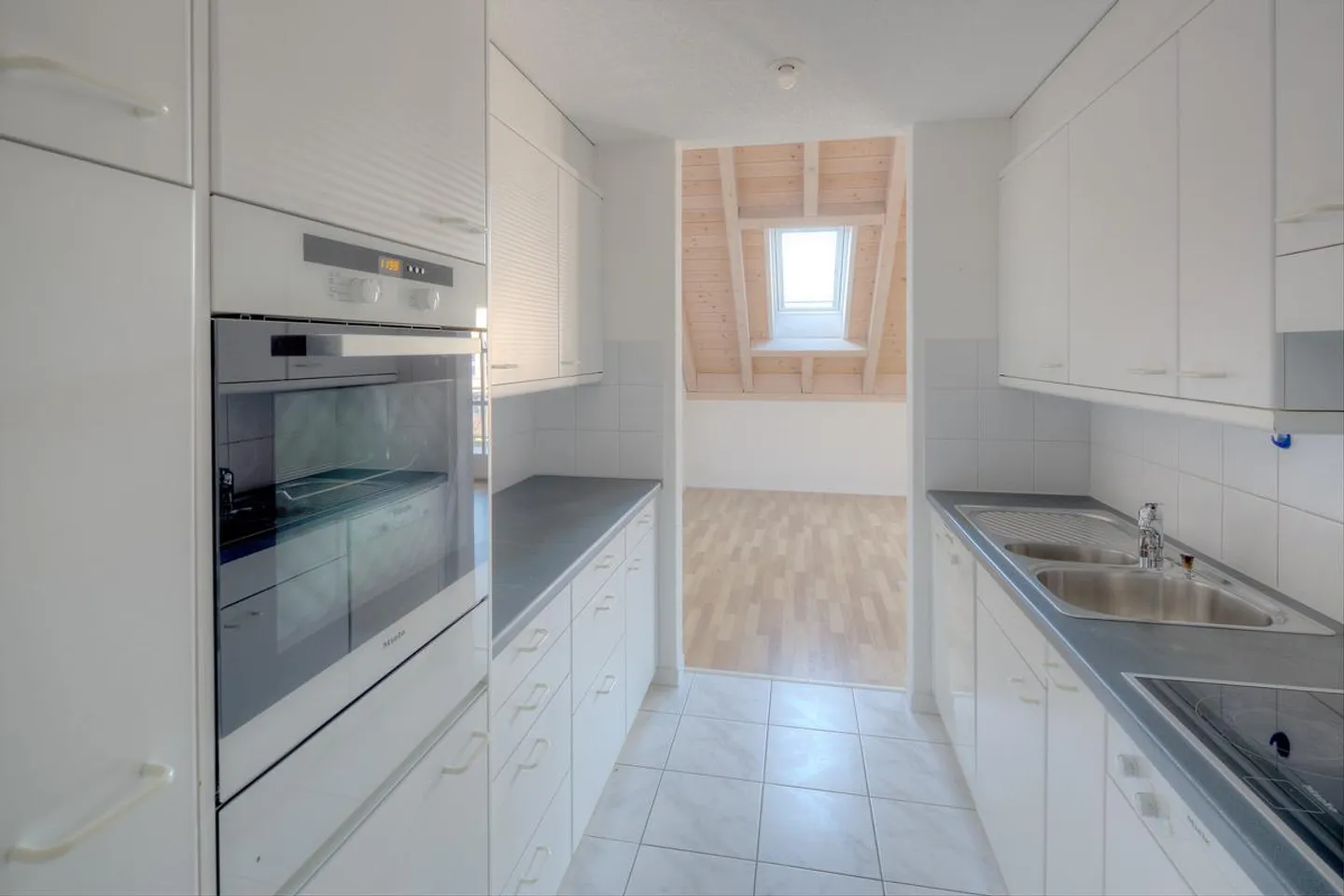 Geräumige Wohnung mit Galerie - Foto 3 von 10