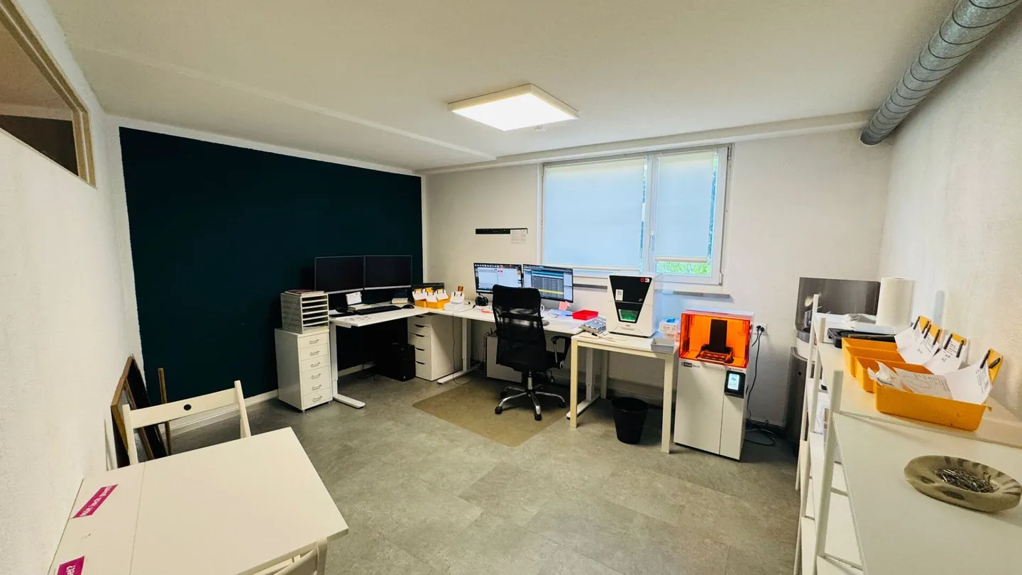 90 m² di spazio commerciale al piano terra, dal 1.2.2026, affitto CHF 1'500.- incl. spese o acquisto circa CHF 350'000.- - Foto 4 di 10