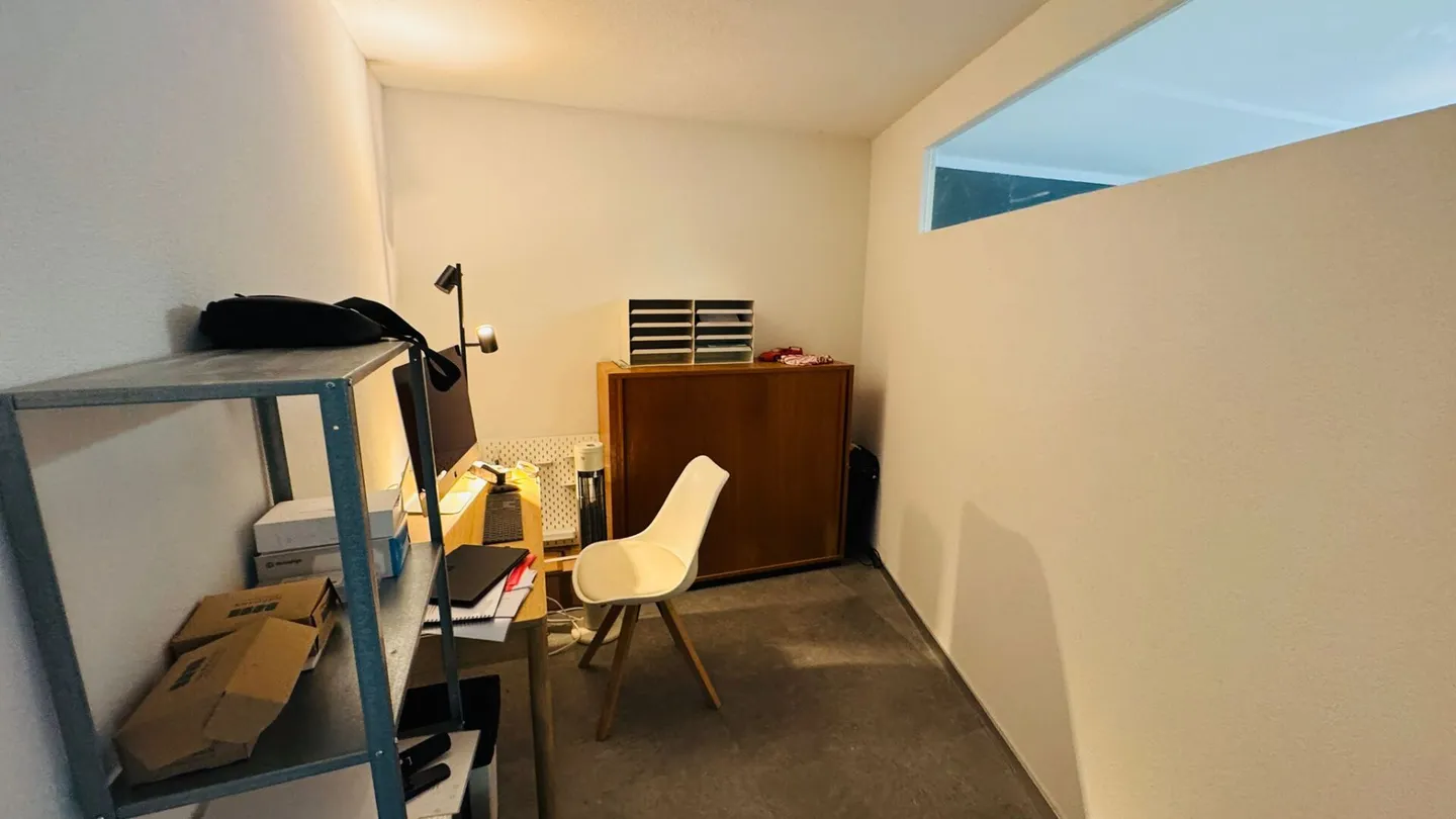 90 m² di spazio commerciale al piano terra, dal 1.2.2026, affitto CHF 1'500.- incl. spese o acquisto circa CHF 350'000.- - Foto 7 di 10