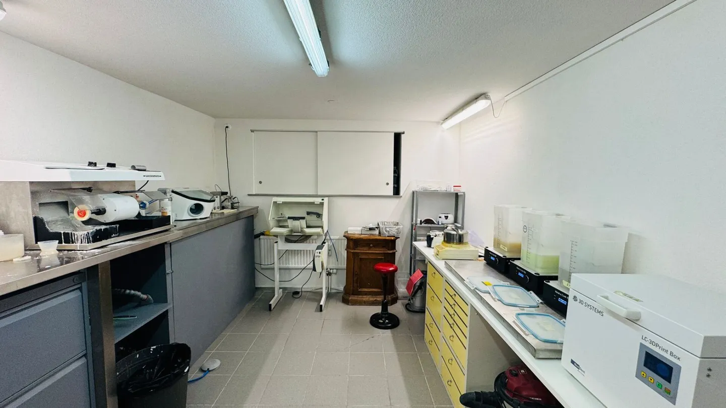 90 m² di spazio commerciale al piano terra, dal 1.2.2026, affitto CHF 1'500.- incl. spese o acquisto circa CHF 350'000.- - Foto 9 di 10