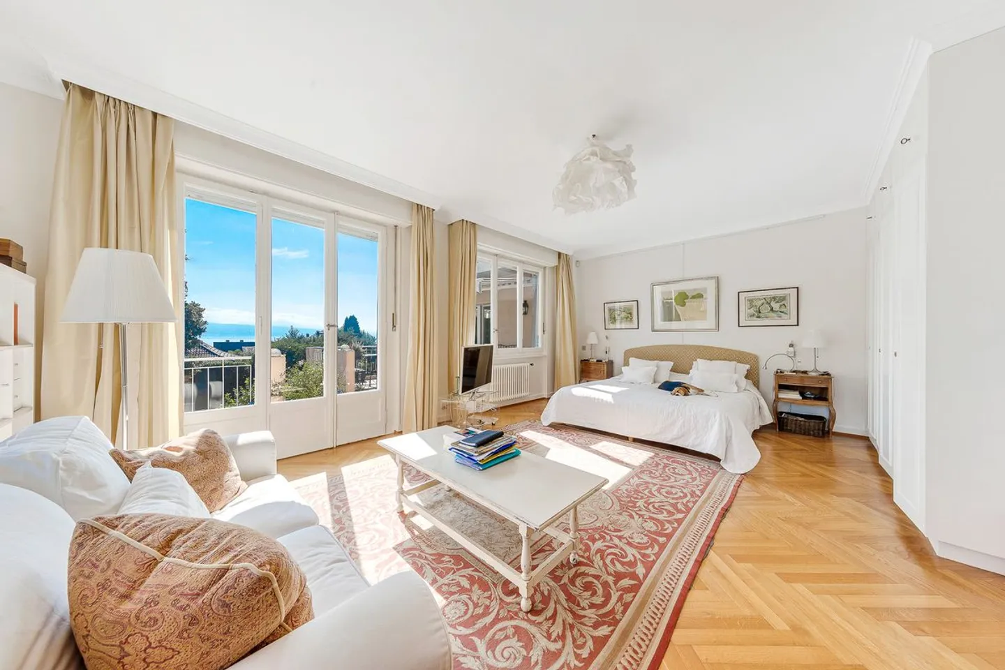 Elegant Villa with Lake View - Photo 3 of 3