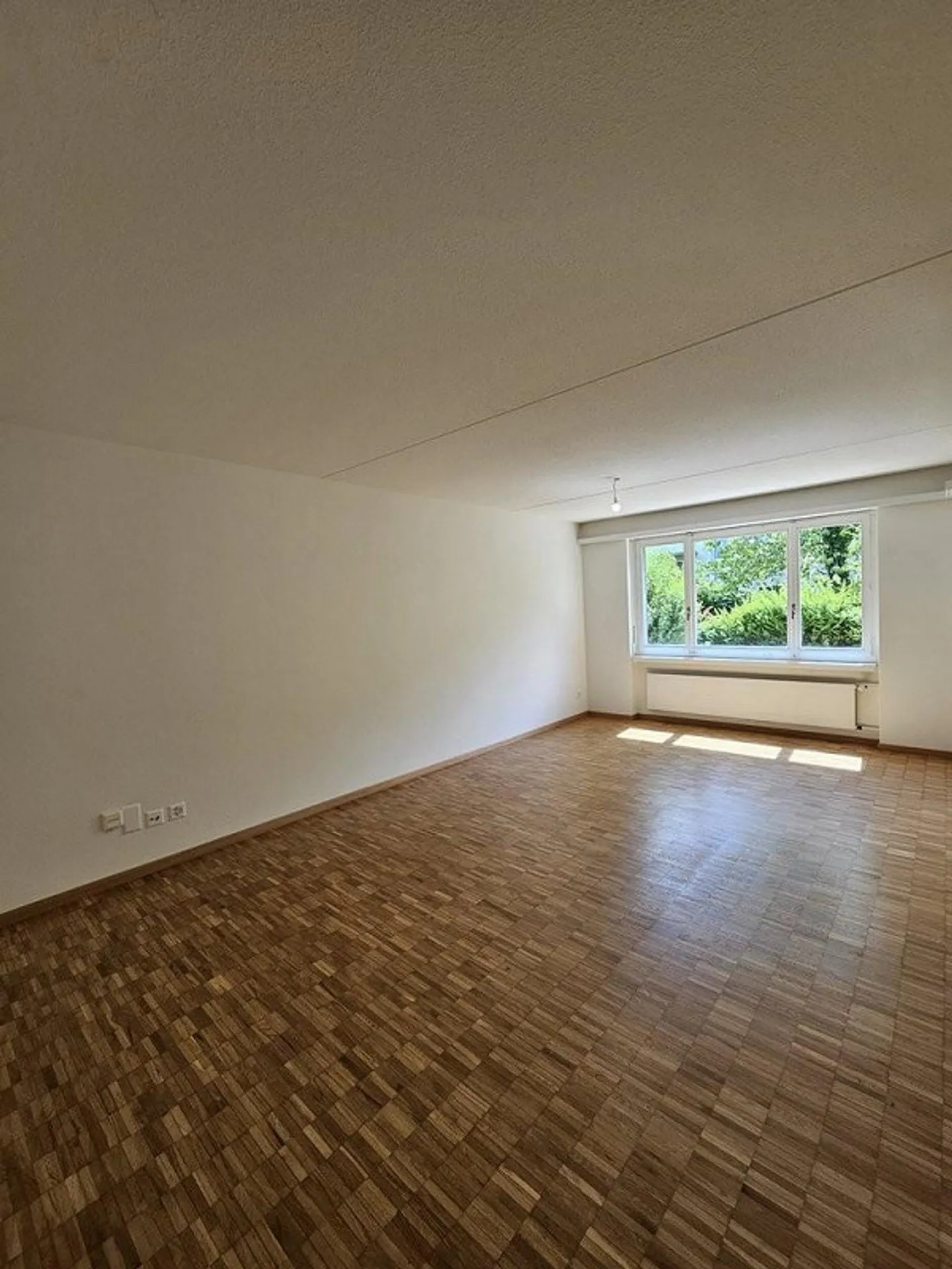 Renovated Apartment in the Heart of Zurich-Affoltern - Photo 5 of 9
