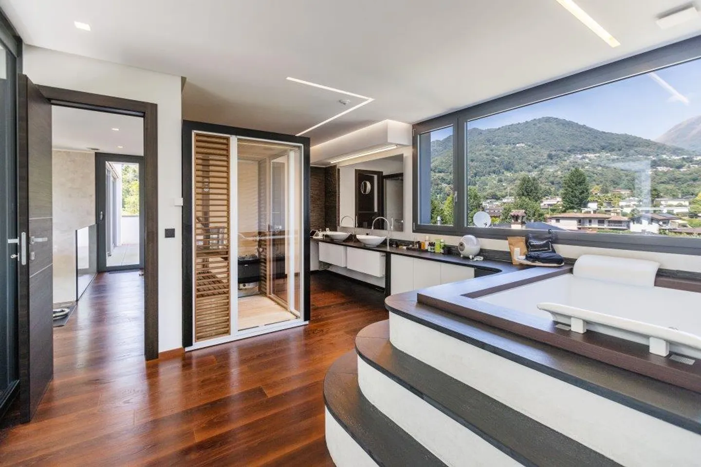 Designvilla mit Pool und privatem Spa in exklusiver Lage in O - Foto 3 von 6