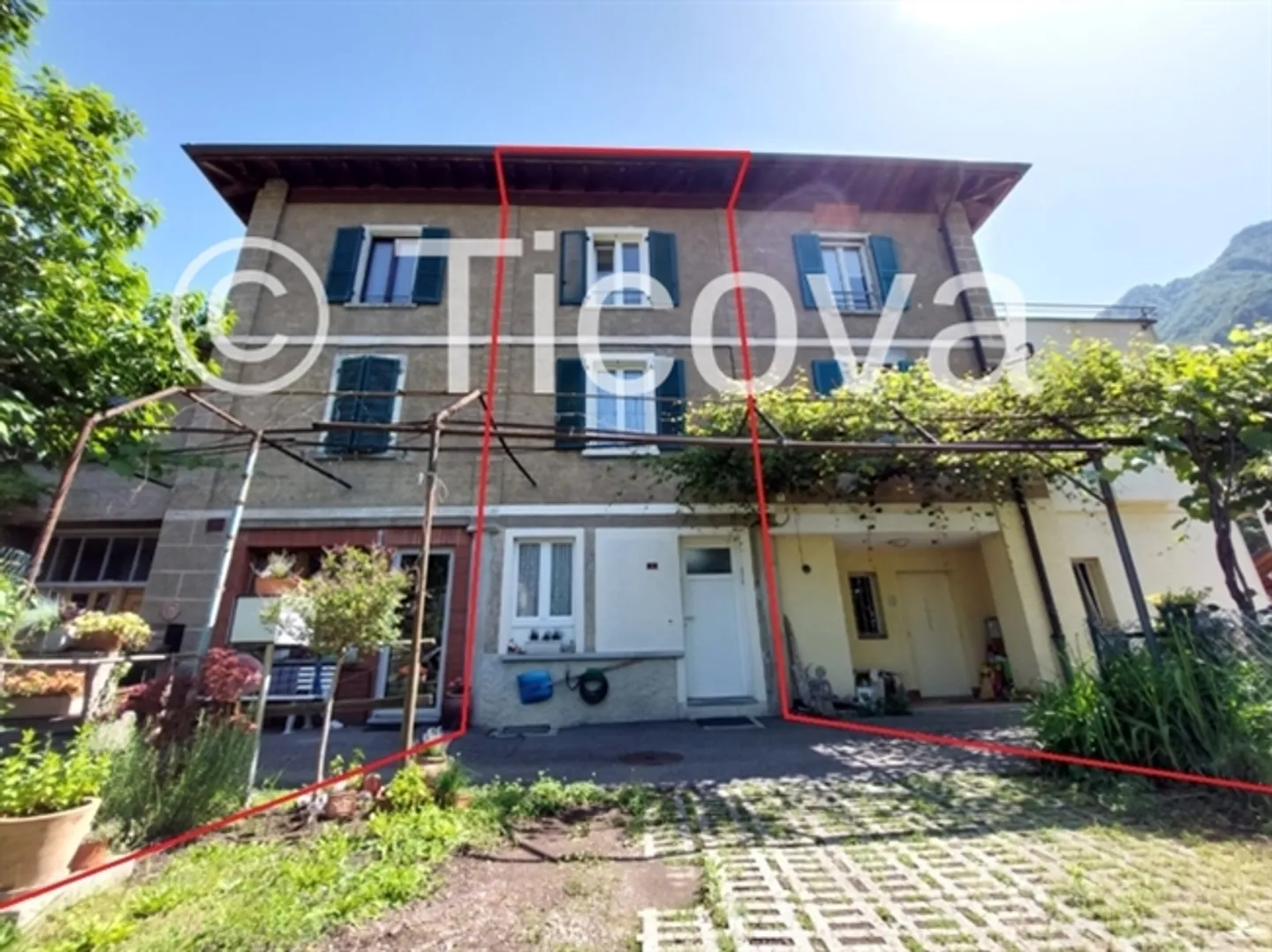 «Melano Teil eines Hauses mit kleinem Garten nur wenige Schritte vom See entfernt» - Foto 2 von 10