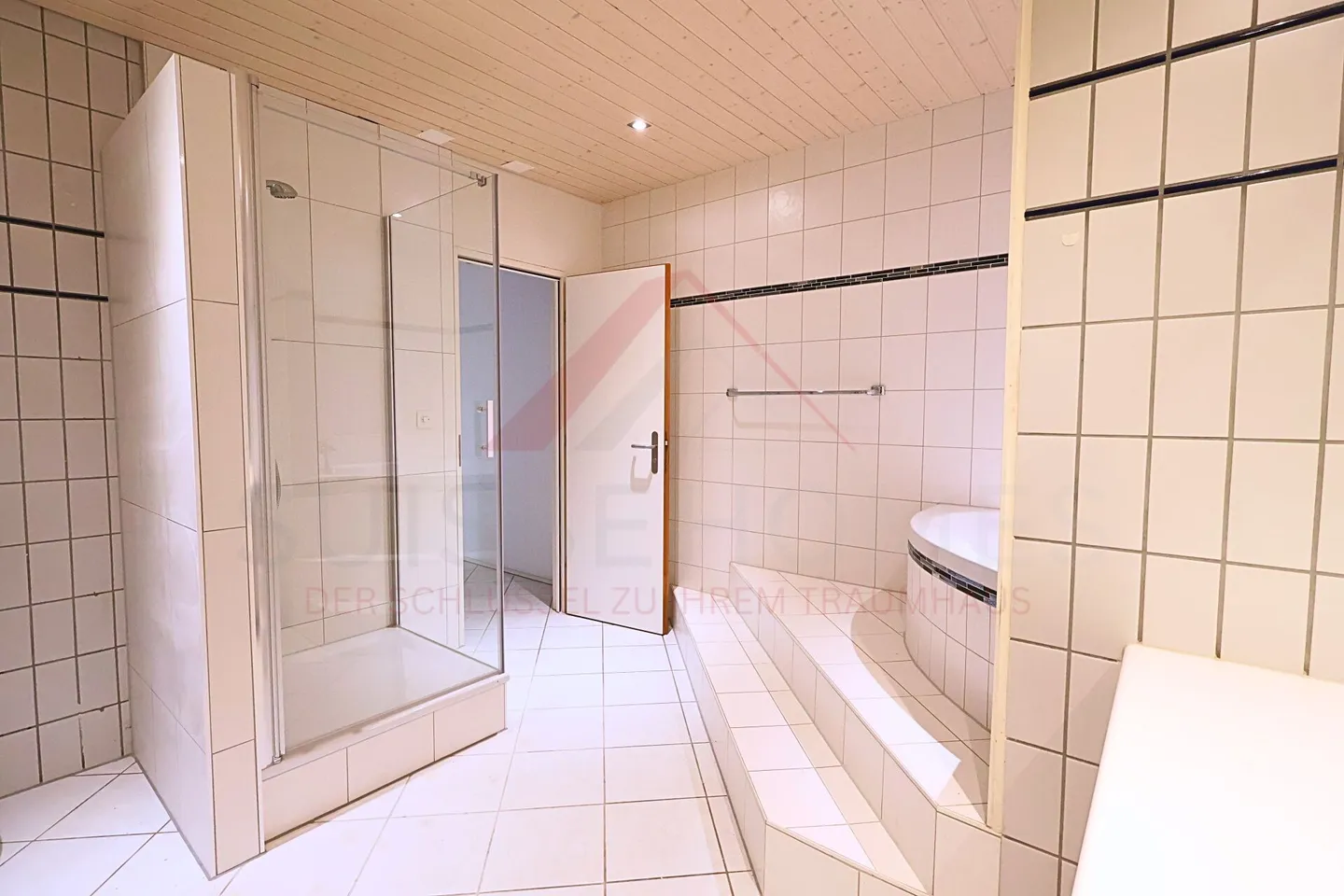 Propriété résidentielle et commerciale à Thörishaus - bâtiment atrium attrayant avec un potentiel d'utilisation polyvalent - Photo 17 sur 22