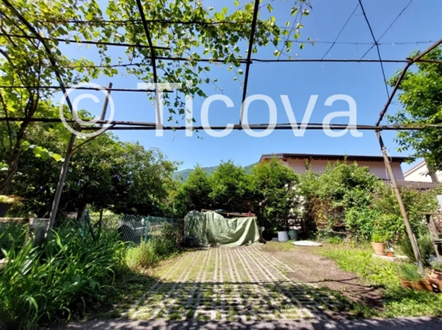 «Melano Teil eines Hauses mit kleinem Garten nur wenige Schritte vom See entfernt» - Foto 3 von 10