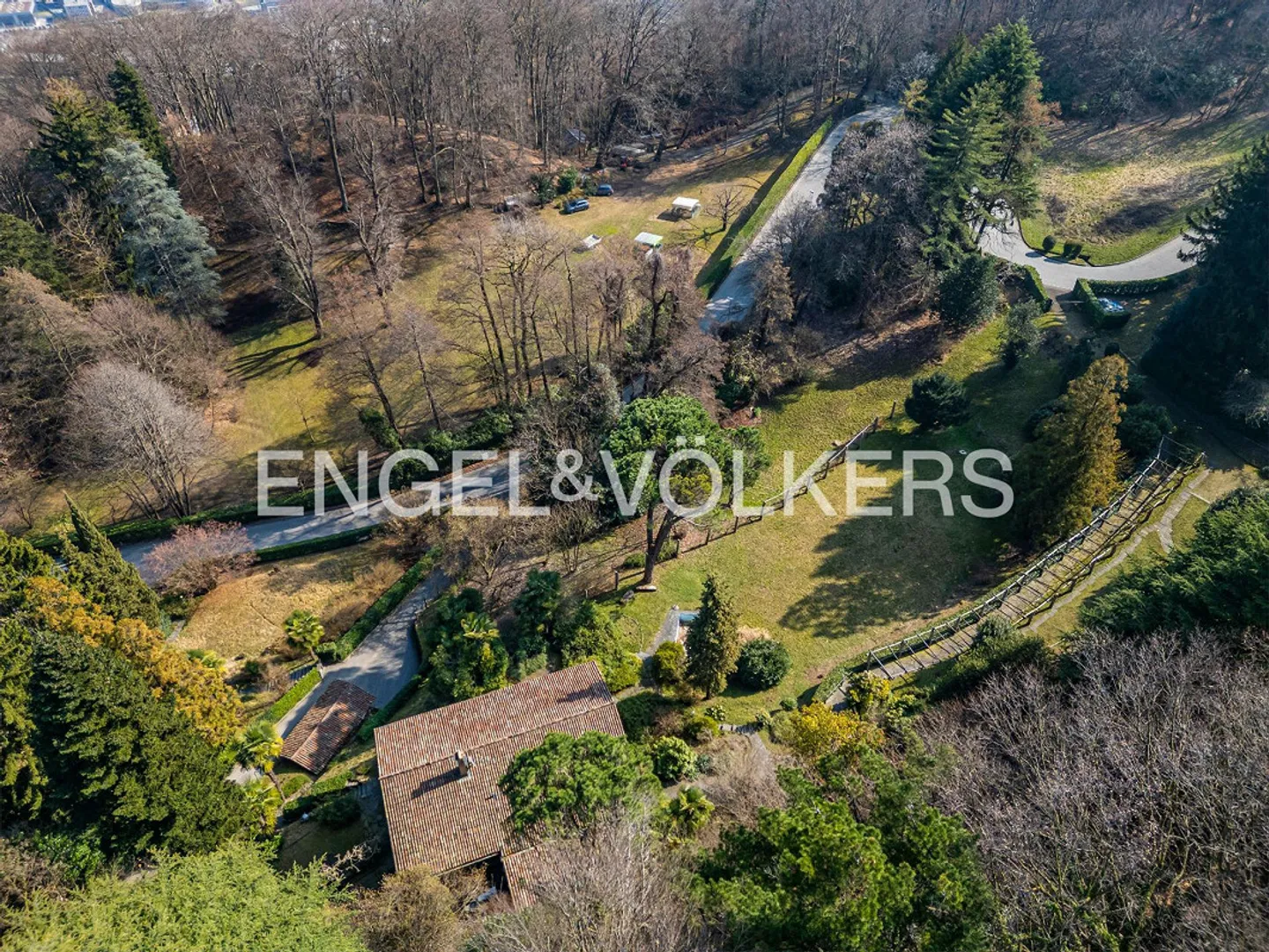 Proprietà estesa con grande potenziale nel cuore di Collina d'Oro - Foto 1 di 6