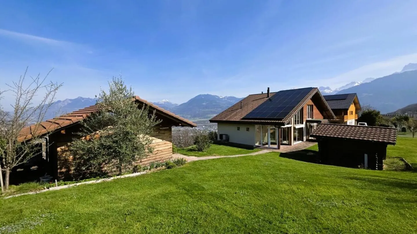 VILLA WITH BUILDABLE LAND - Photo 3 of 11