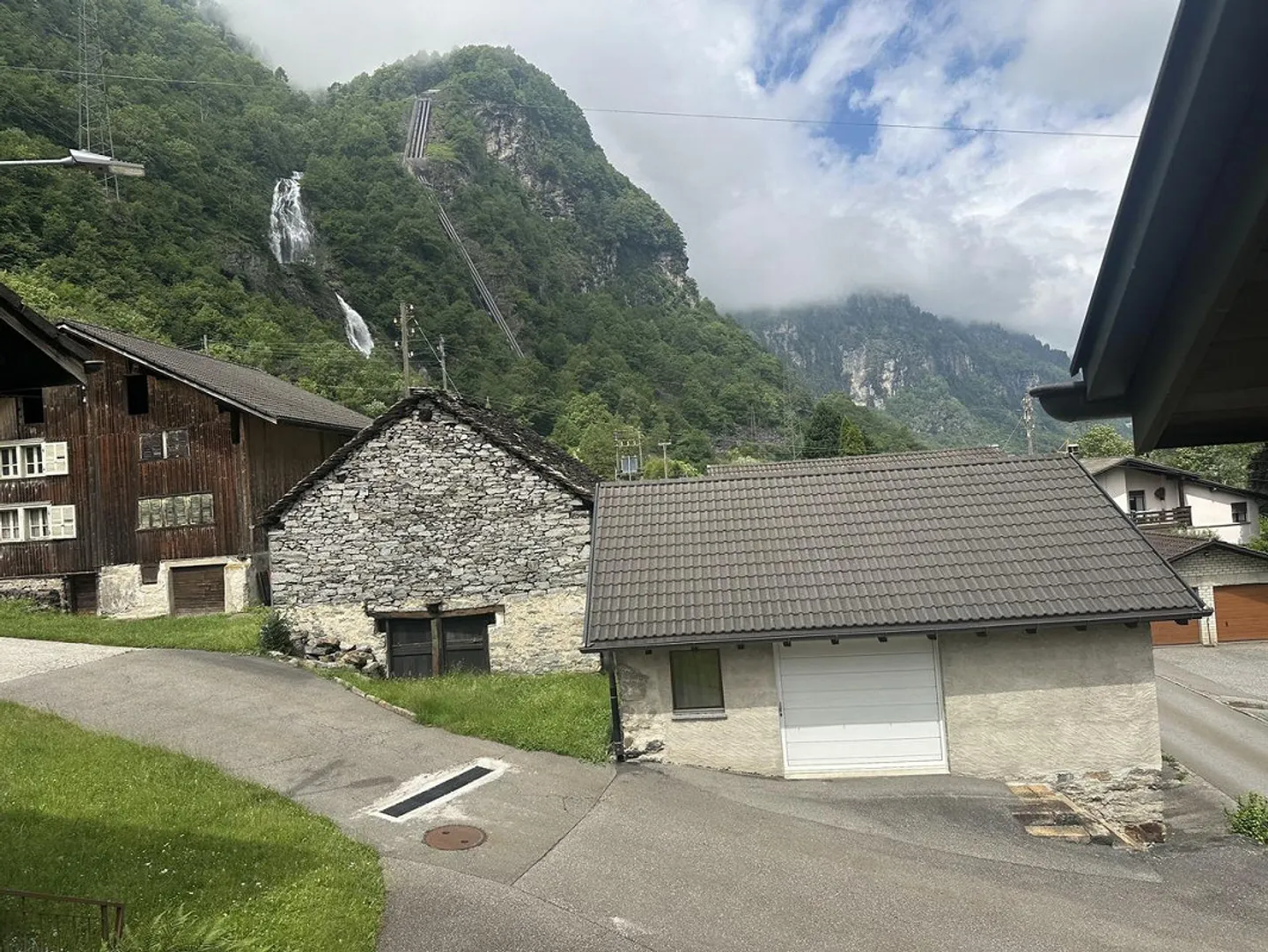 Charming Family Home in Faido - Photo 2 of 13