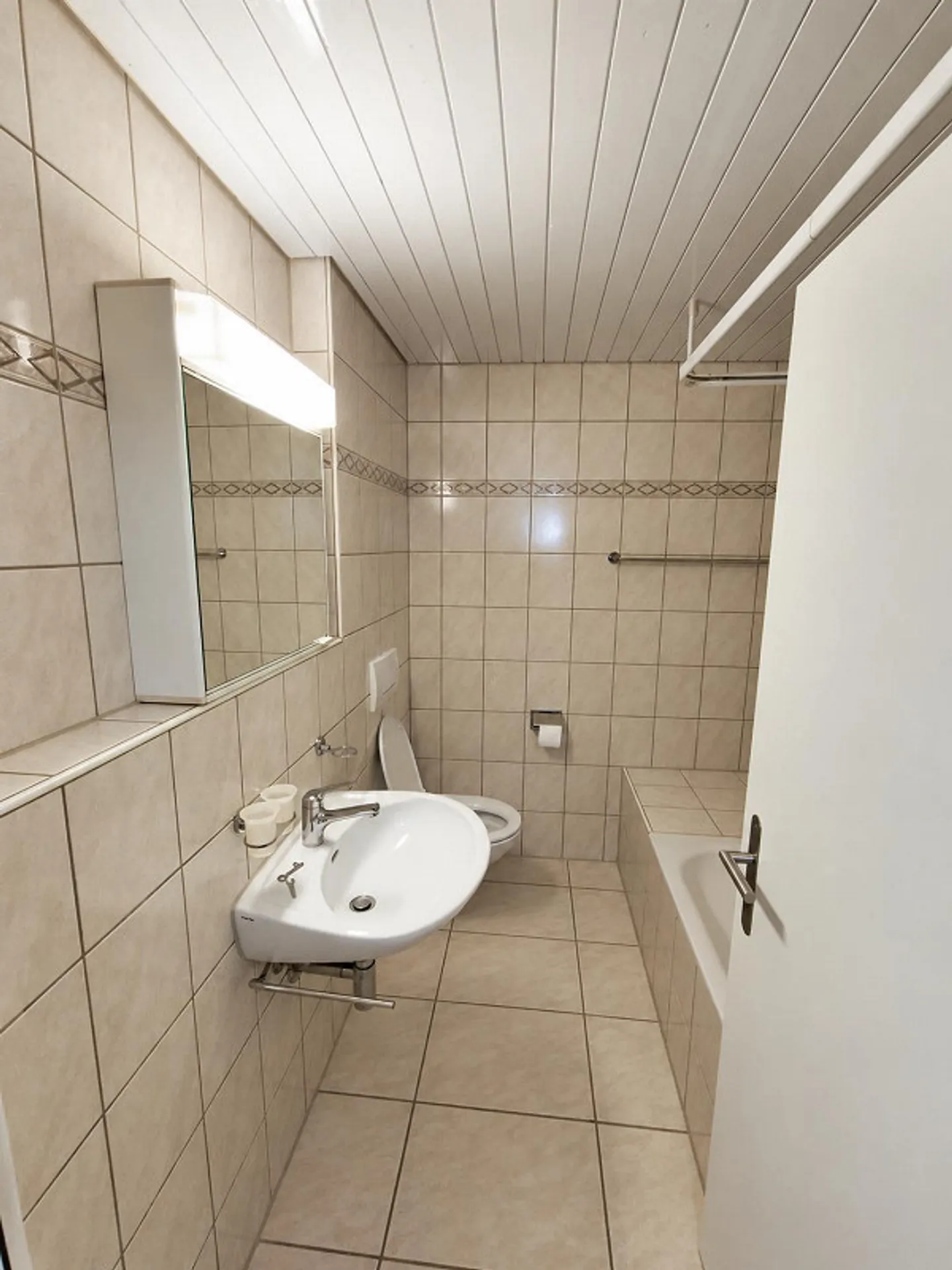 Spacious 1.5-room ground floor apartment in a quiet location - Photo 6 of 8