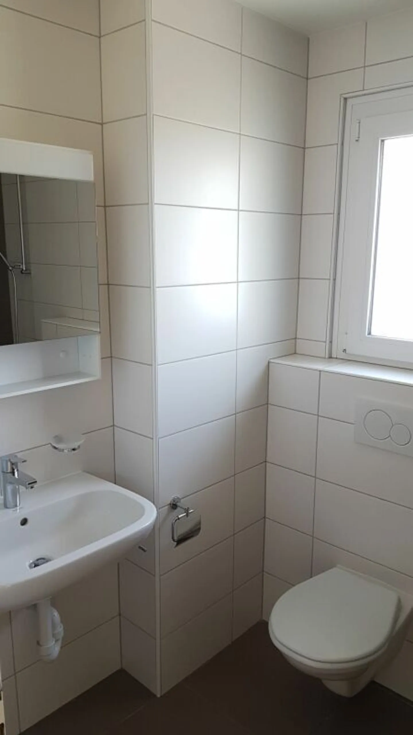 Bell'appartamento ristrutturato di 3,5 locali con balcone in un quartiere tranquillo! - Foto 4 di 8