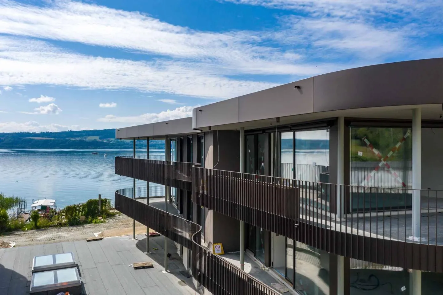 Eleganza e modernità, sistemati a piedi nell'acqua! - Foto 2 di 10