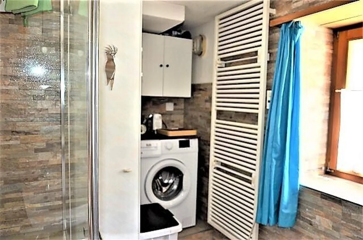 3-storey rustic house with large terrace and small garden - Photo 6 of 13