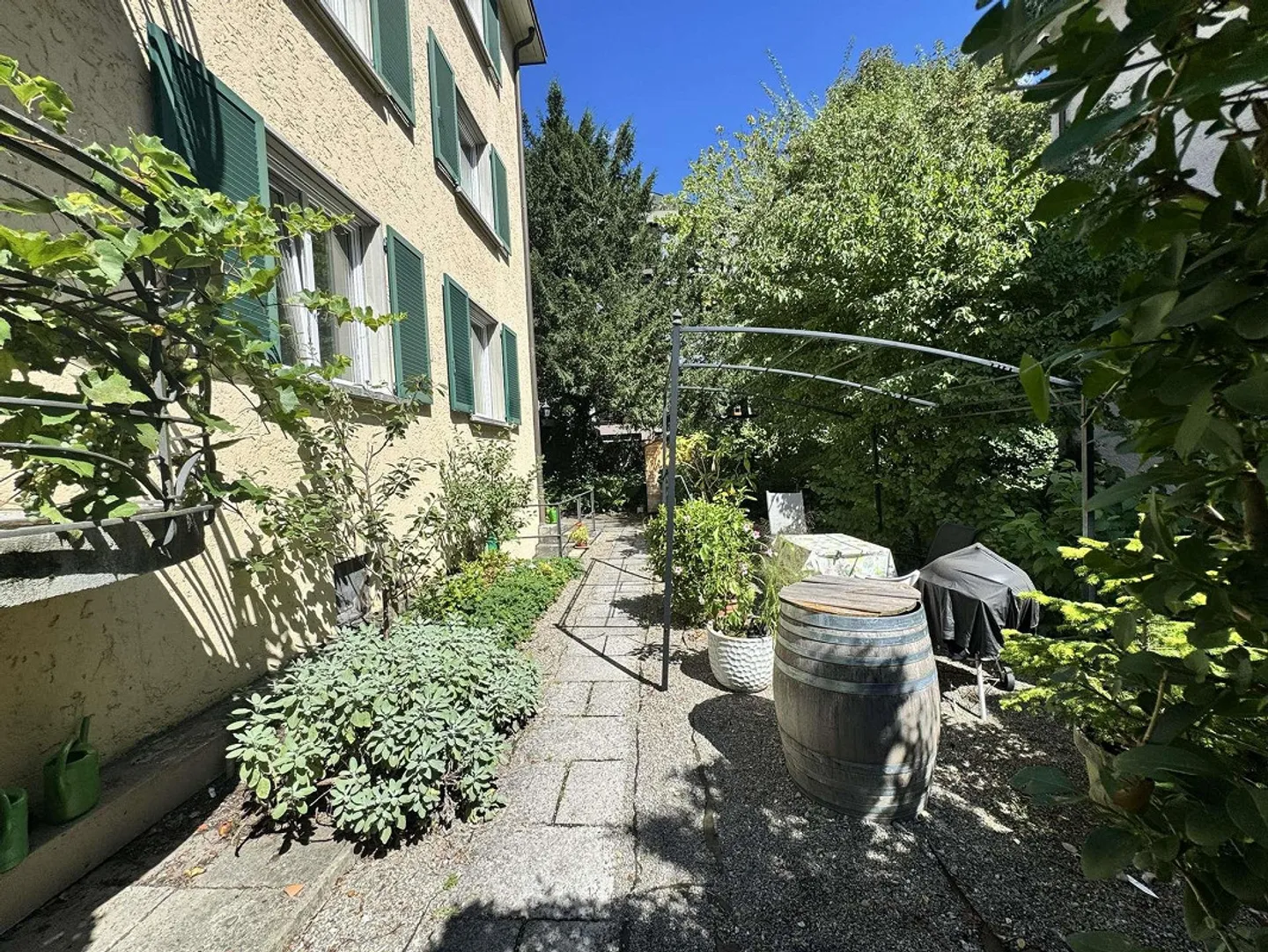 Quiet and bright 3-room apartment in the best location in District 7 - Photo 2 of 12