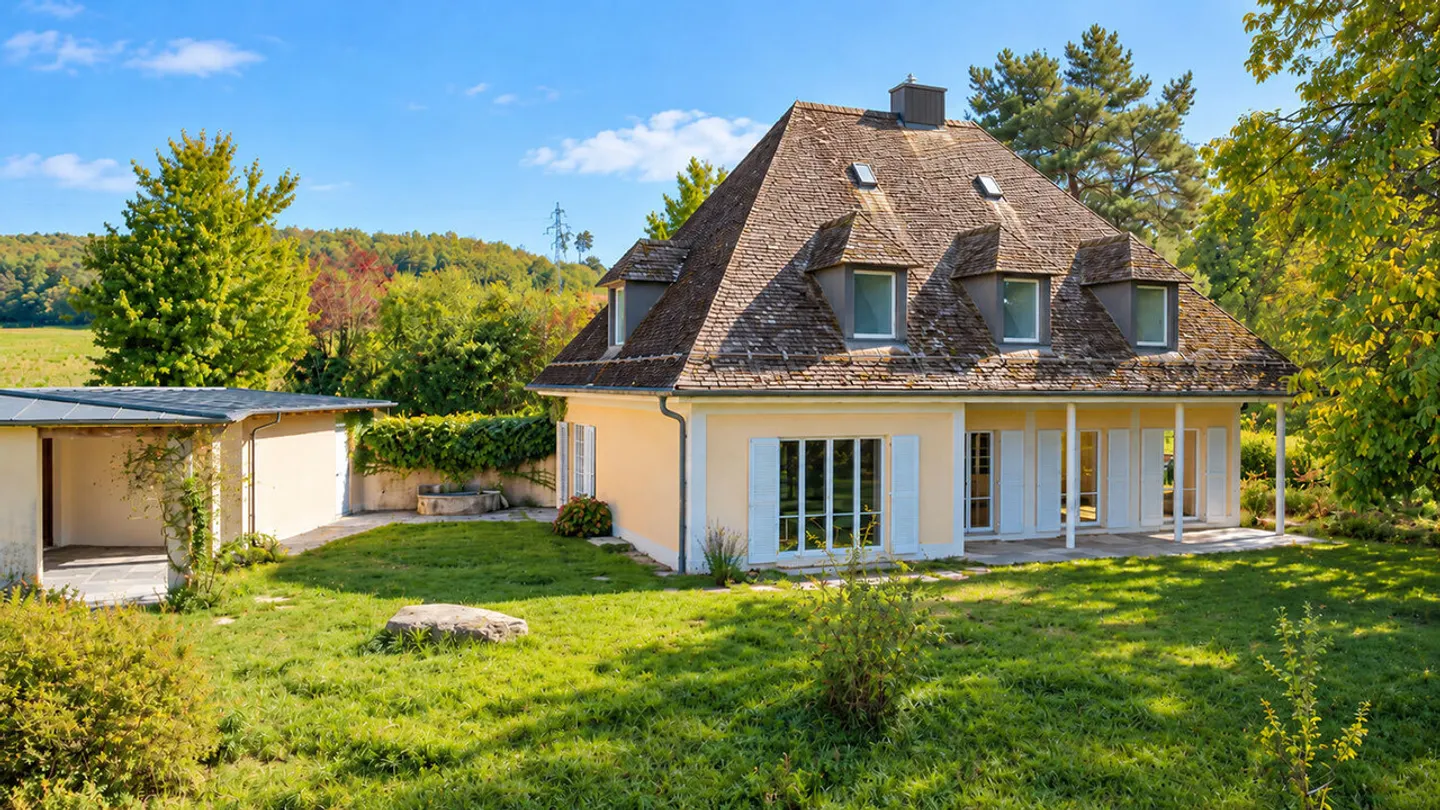 7.5-Room Dream Home on the Edge of the Forest - Photo 2 of 14