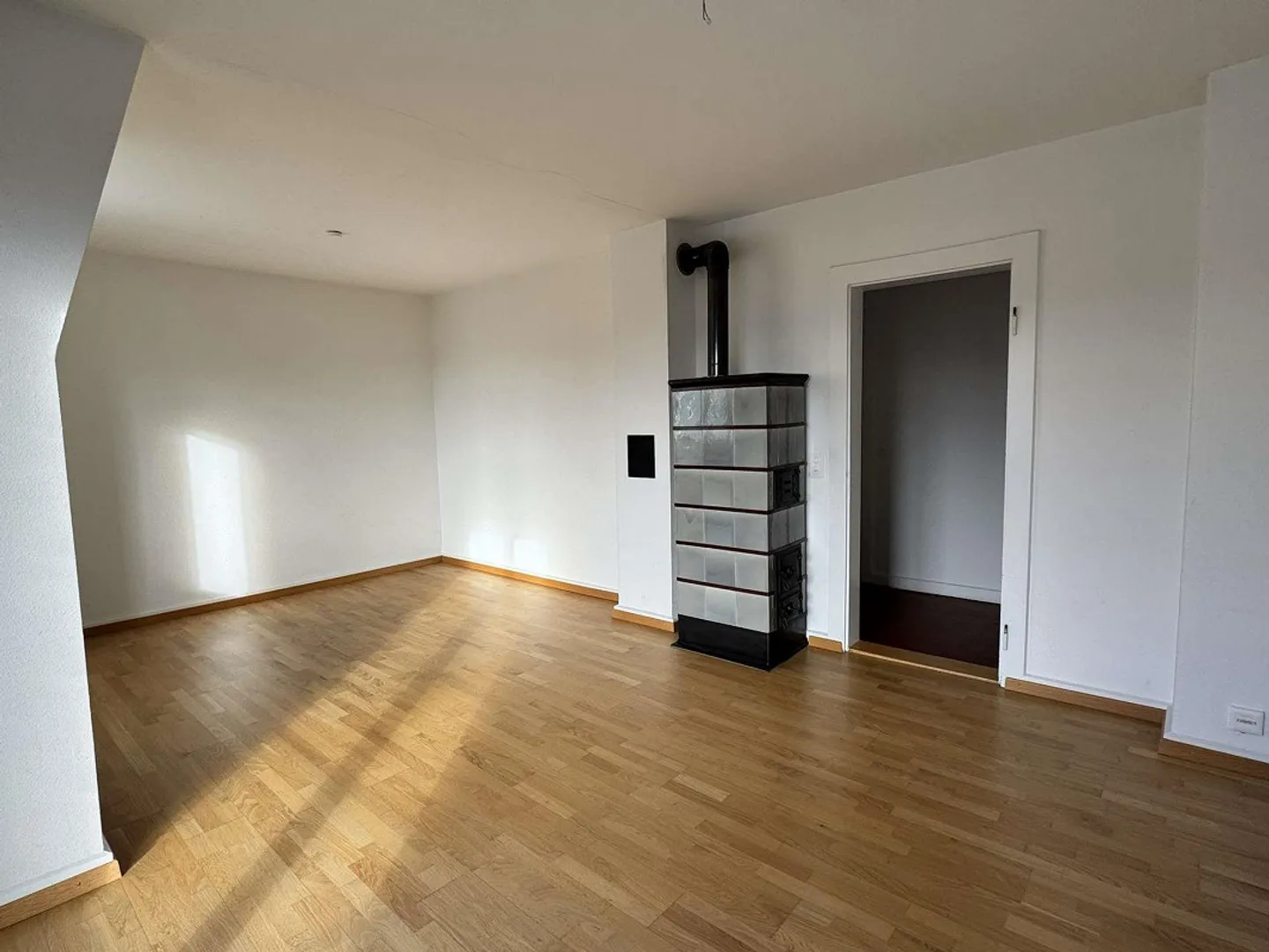 Quiet and bright 3-room apartment in the best location in District 7 - Photo 5 of 12