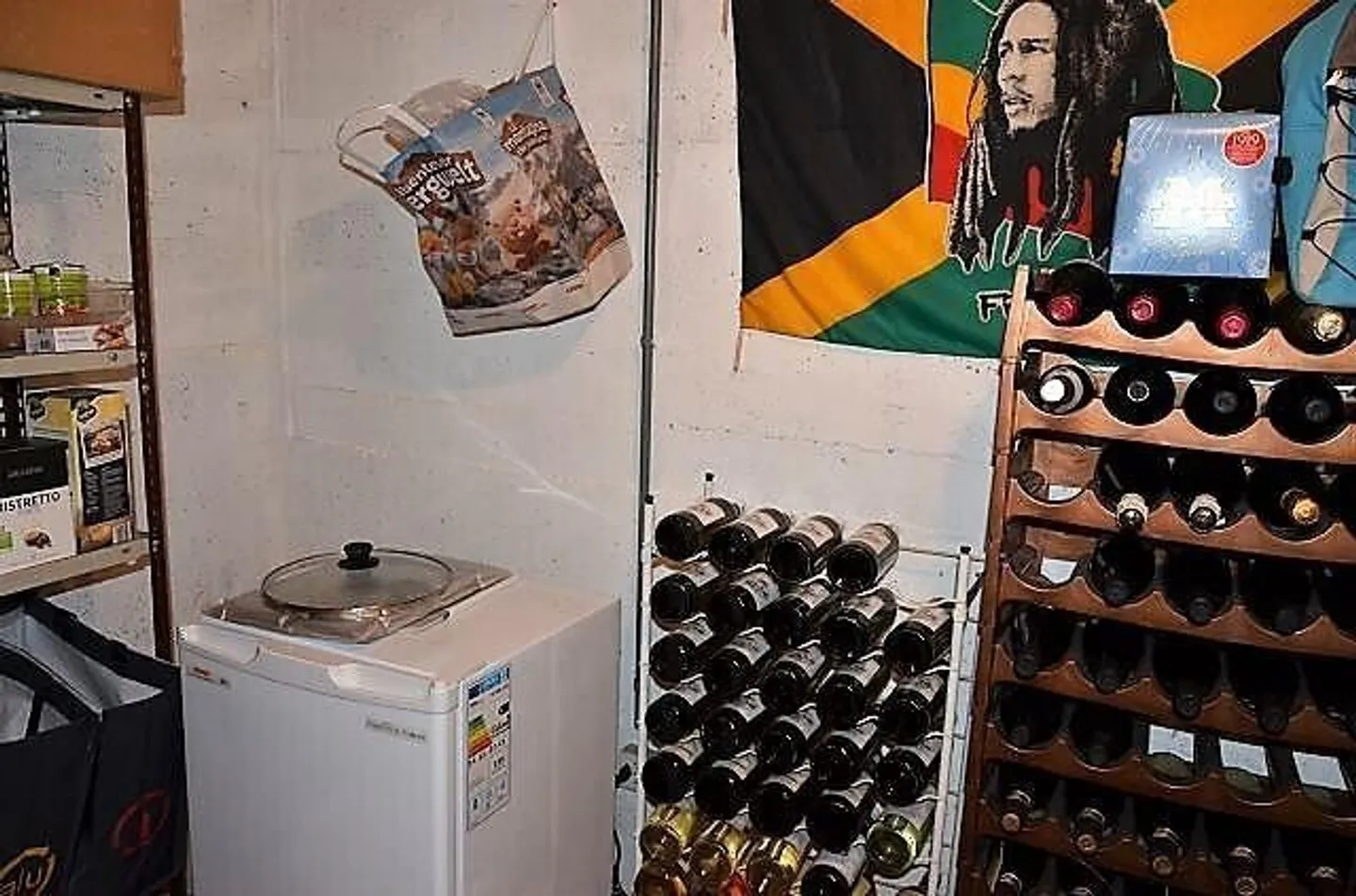 3-storey rustic house with large terrace and small garden - Photo 9 of 13