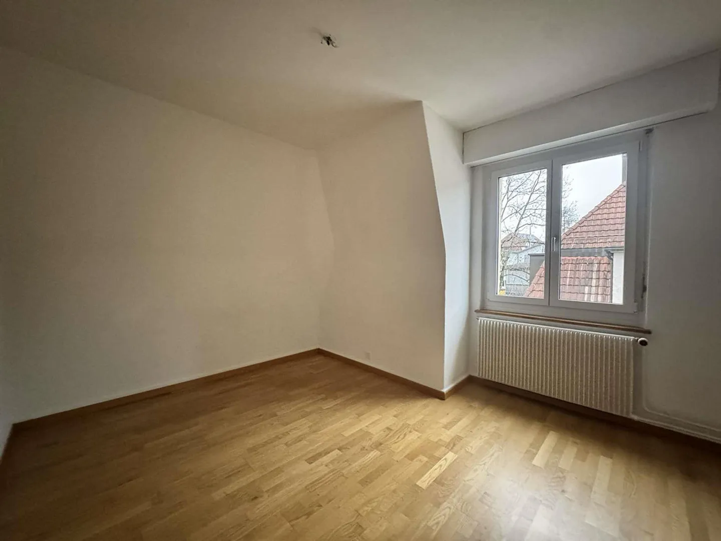 Quiet and bright 3-room apartment in the best location in District 7 - Photo 7 of 12