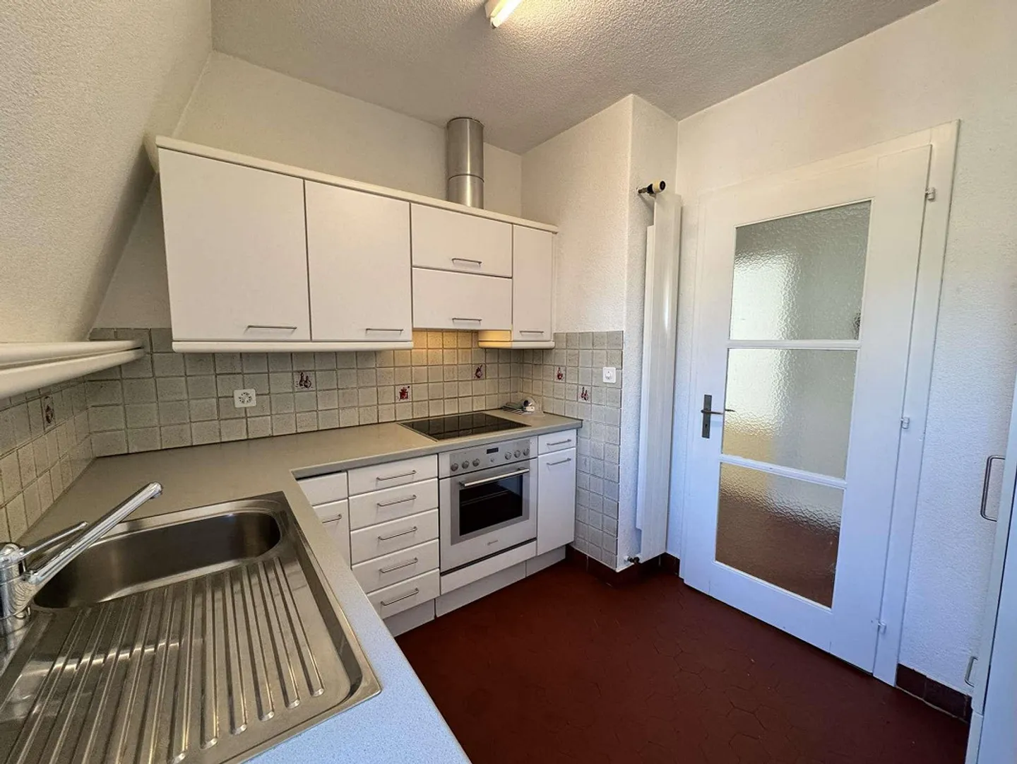 Quiet and bright 3-room apartment in the best location in District 7 - Photo 8 of 12