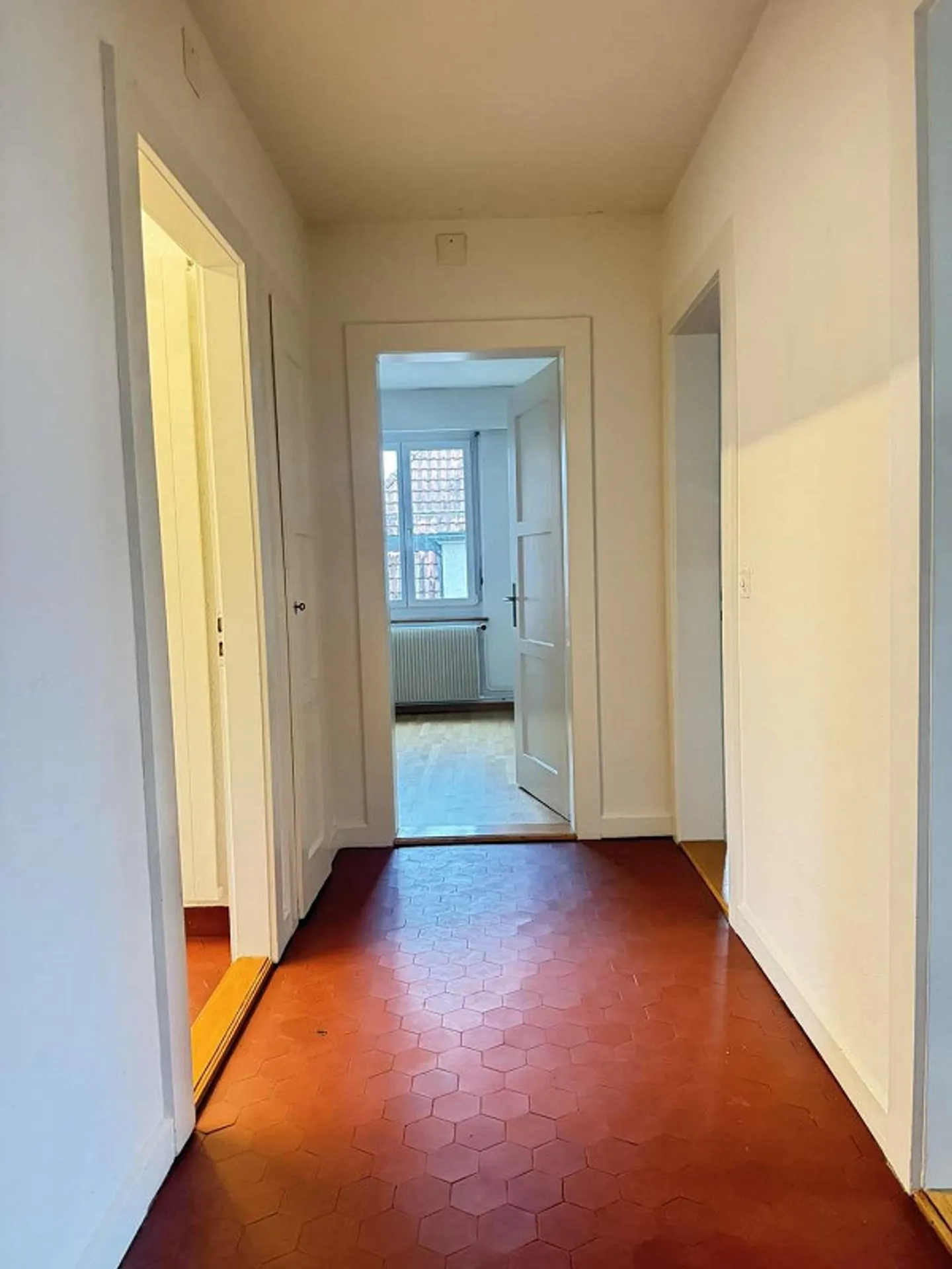 Quiet and bright 3-room apartment in the best location in District 7 - Photo 10 of 12