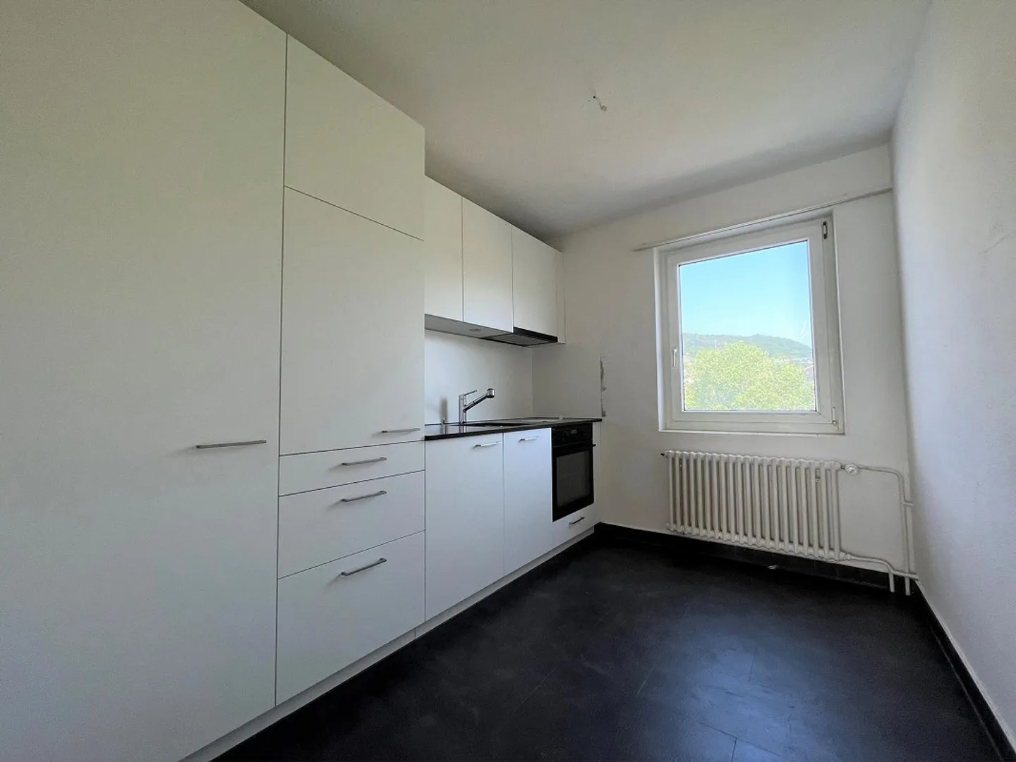 Appartamento luminoso e moderno con 3 camere in posizione centrale a Frick - Foto 2 di 8