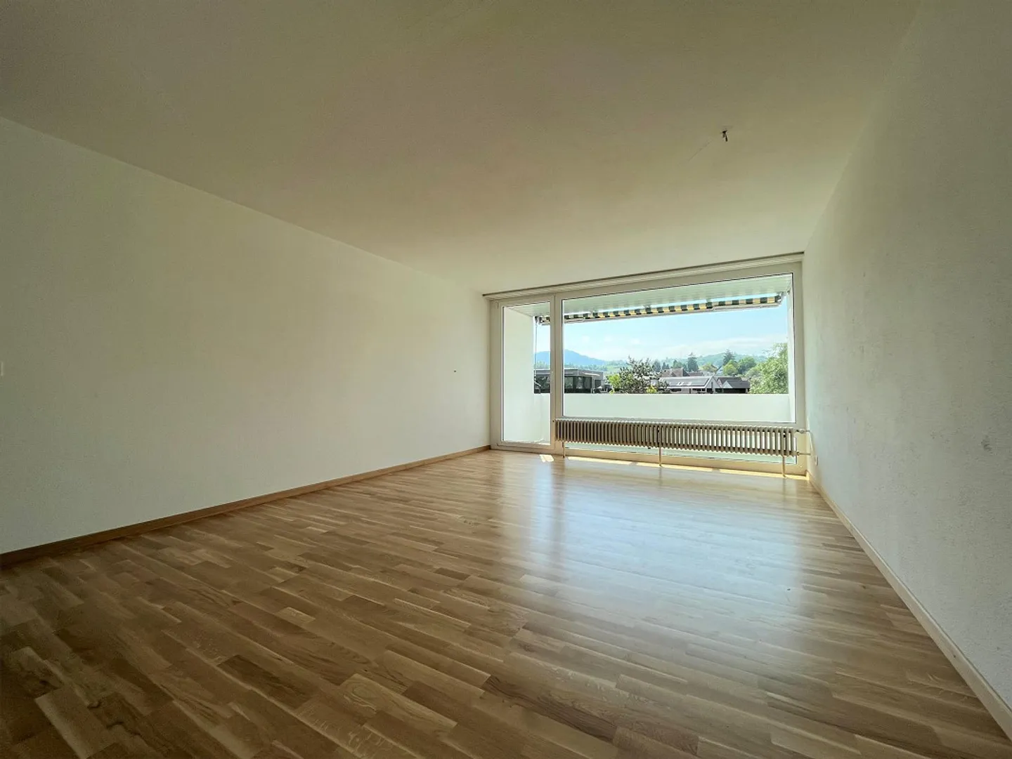 Appartamento luminoso e moderno con 3 camere in posizione centrale a Frick - Foto 4 di 8