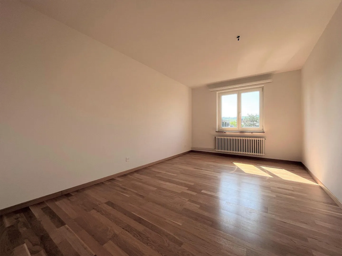 Appartamento luminoso e moderno con 3 camere in posizione centrale a Frick - Foto 5 di 8